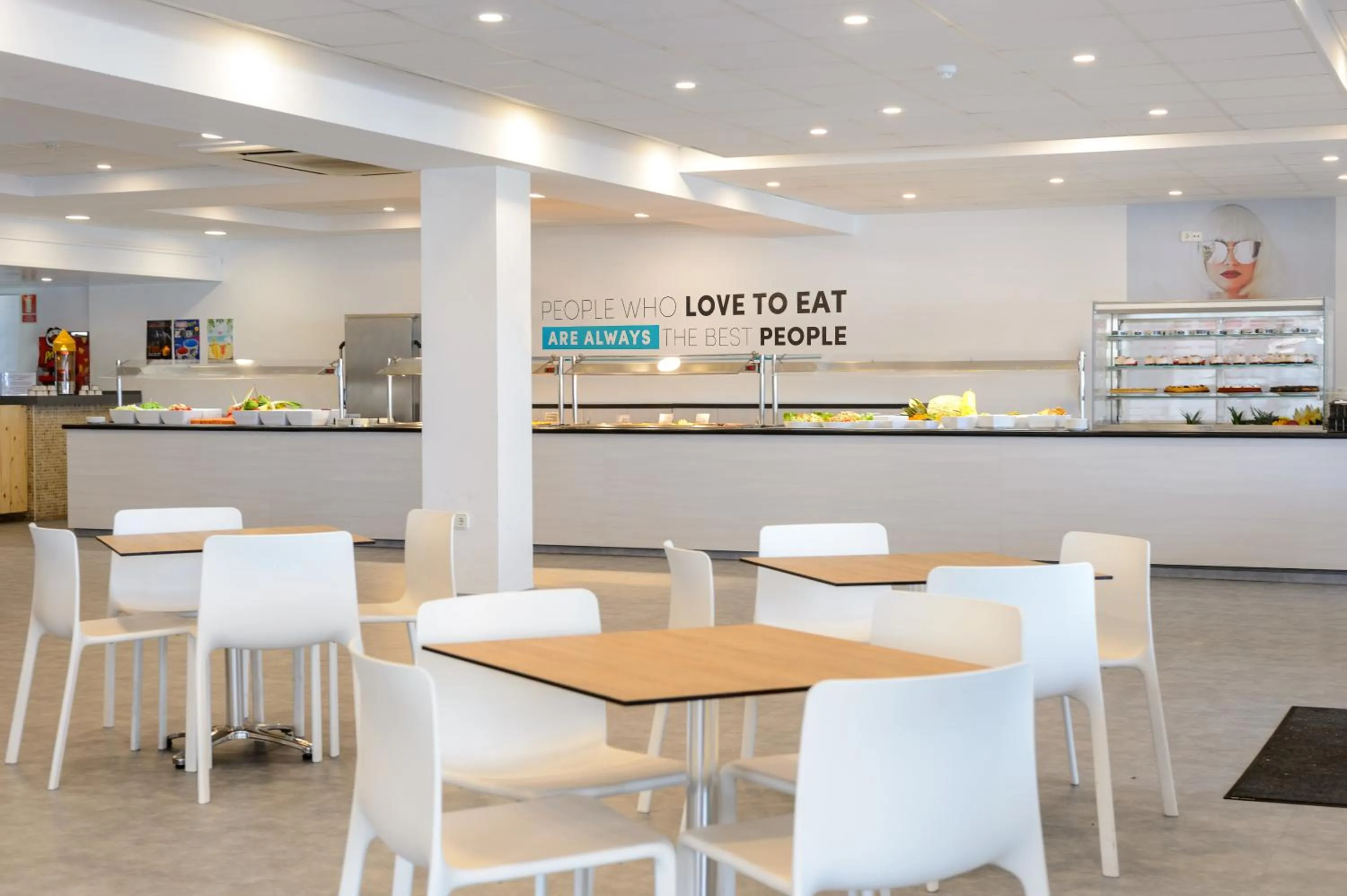 Restaurant/places to eat in Apartamentos Vibra Riviera