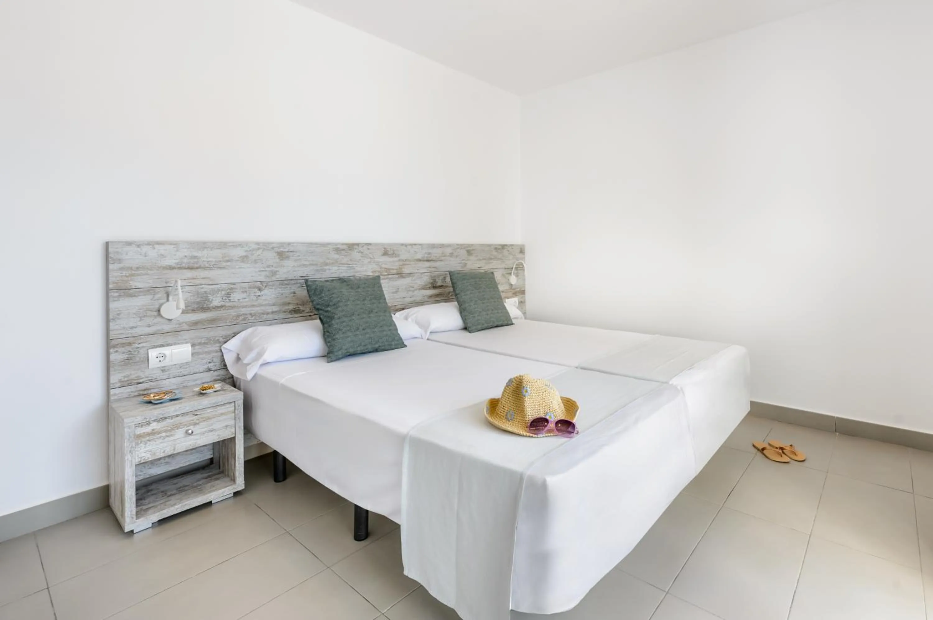 Bedroom, Bed in Apartamentos Vibra Riviera