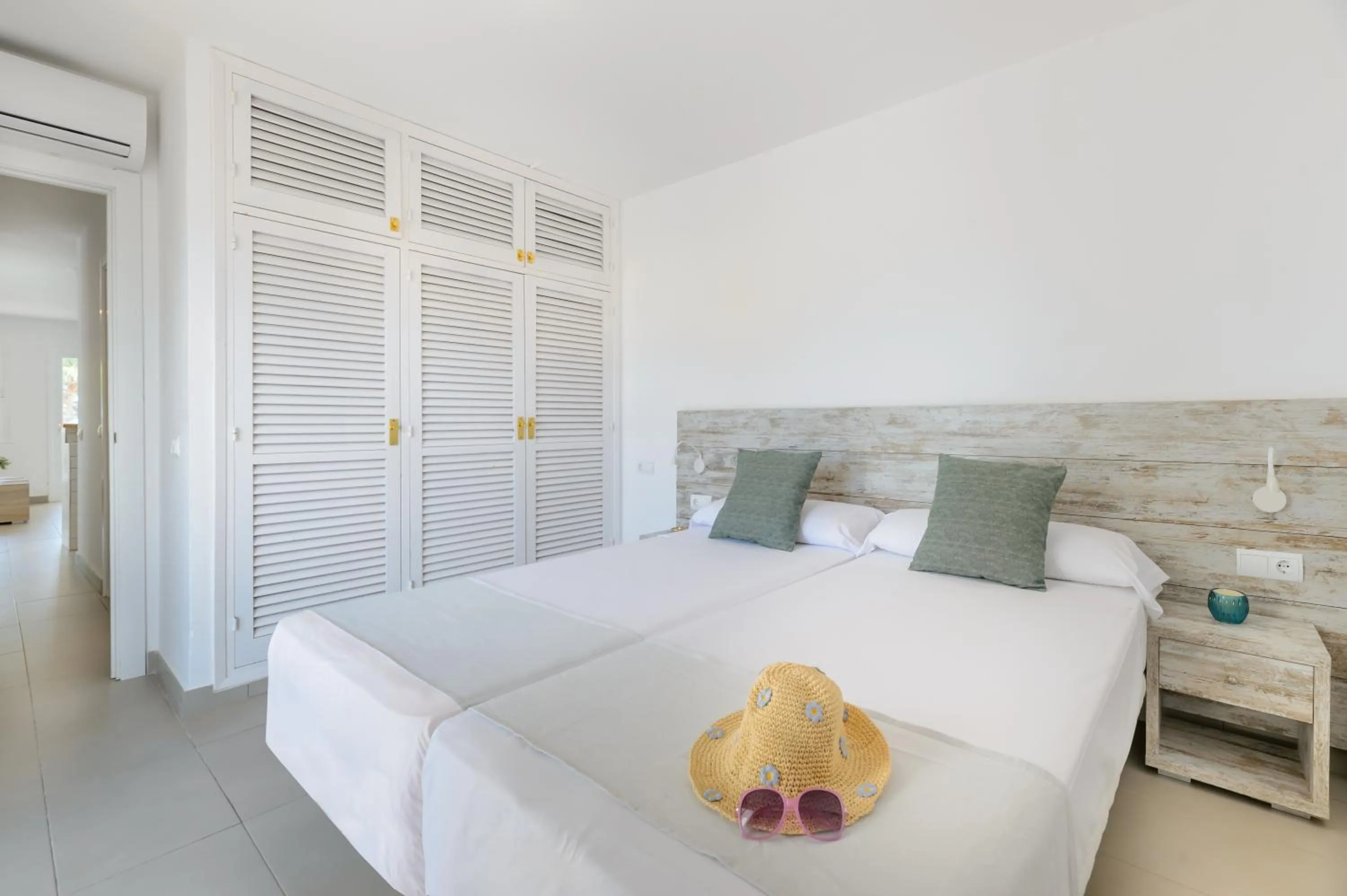 Bedroom, Bed in Apartamentos Vibra Riviera