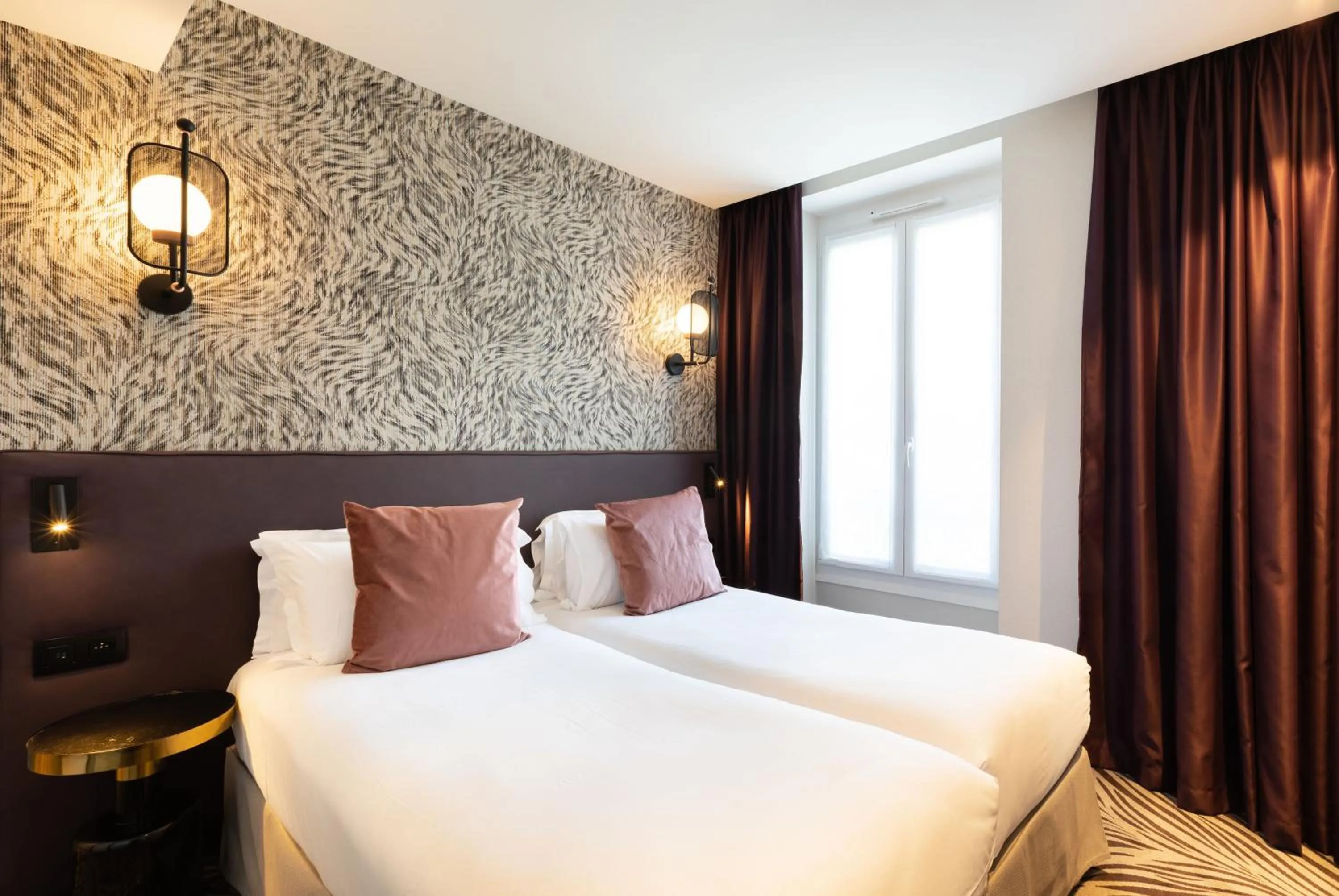 Bedroom, Bed in Hôtel Prince Albert Gare de Lyon