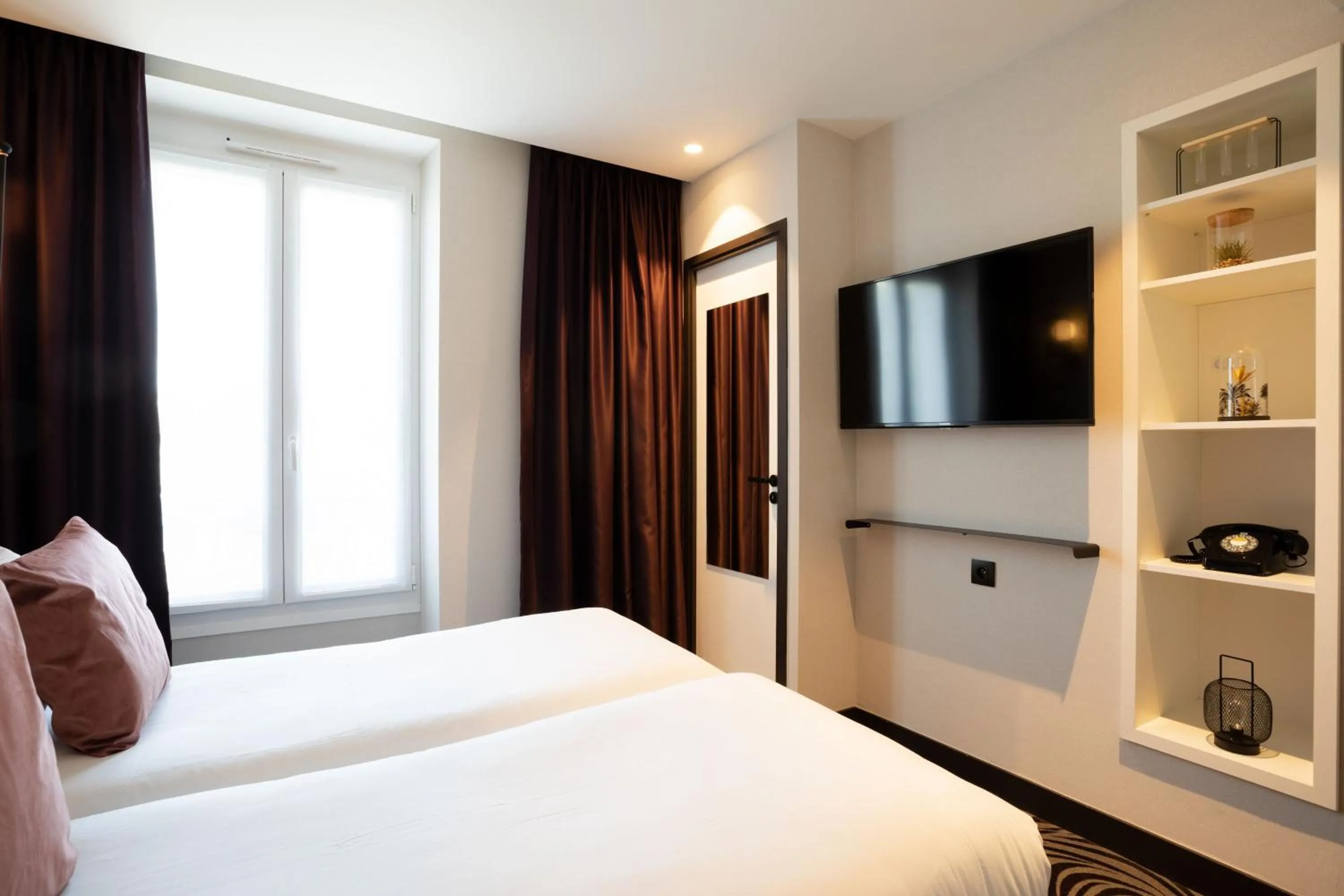 Bedroom, Bed in Hôtel Prince Albert Gare de Lyon