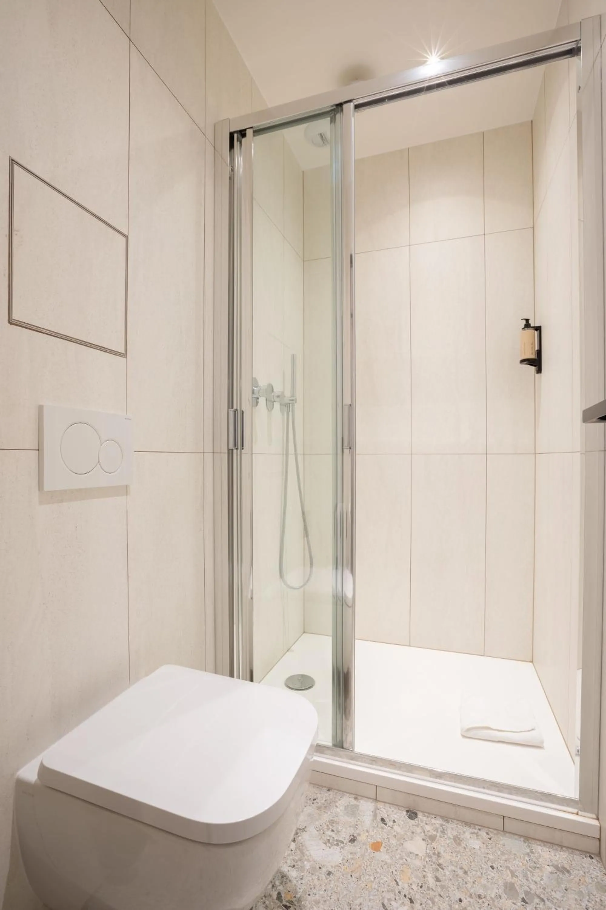 Bathroom in Hôtel Prince Albert Gare de Lyon
