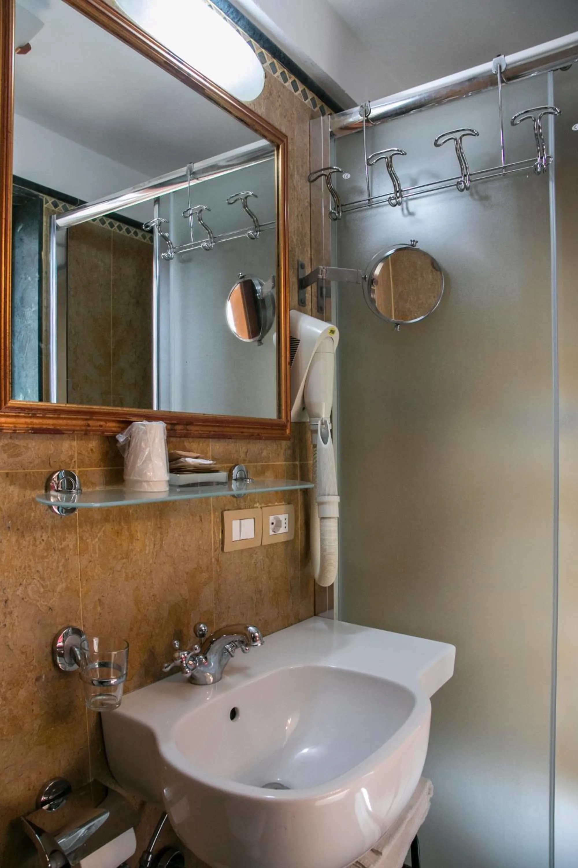Bathroom in Hotel Merlini