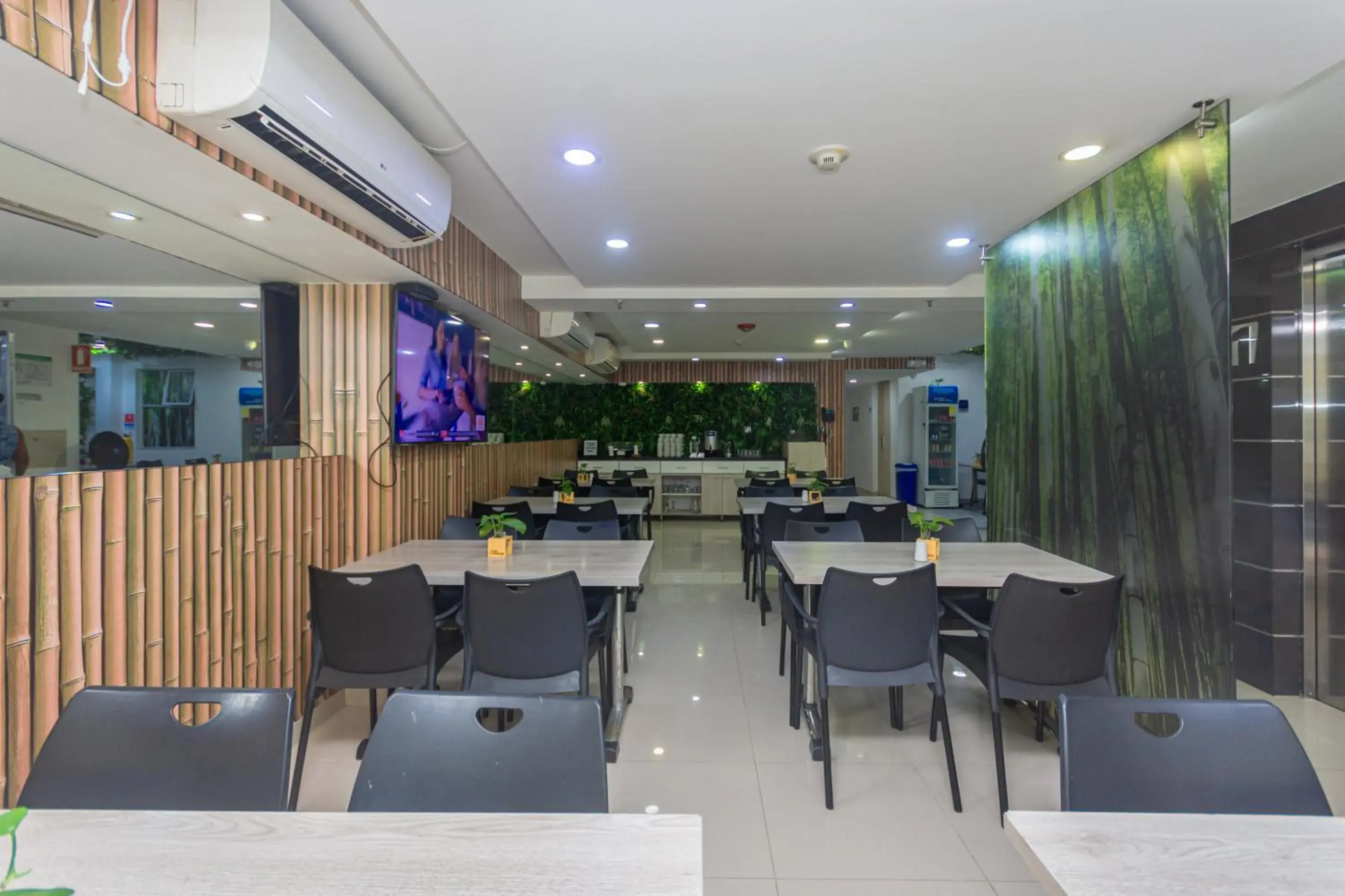 Restaurant/places to eat in Hotel Suite del Parque Restaurant/places to eat in Hotel Suite del Parque