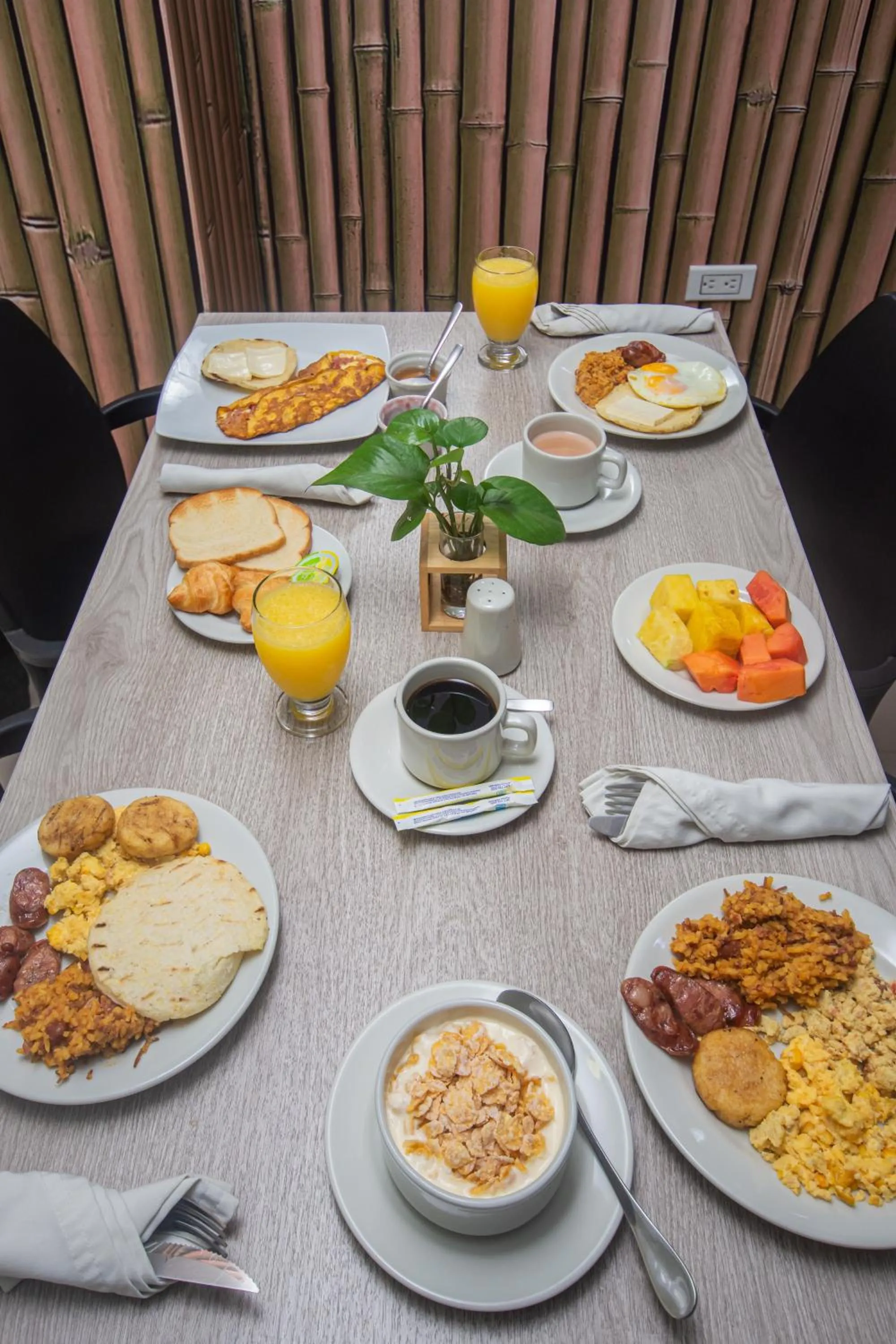 Breakfast in Hotel Suite del Parque