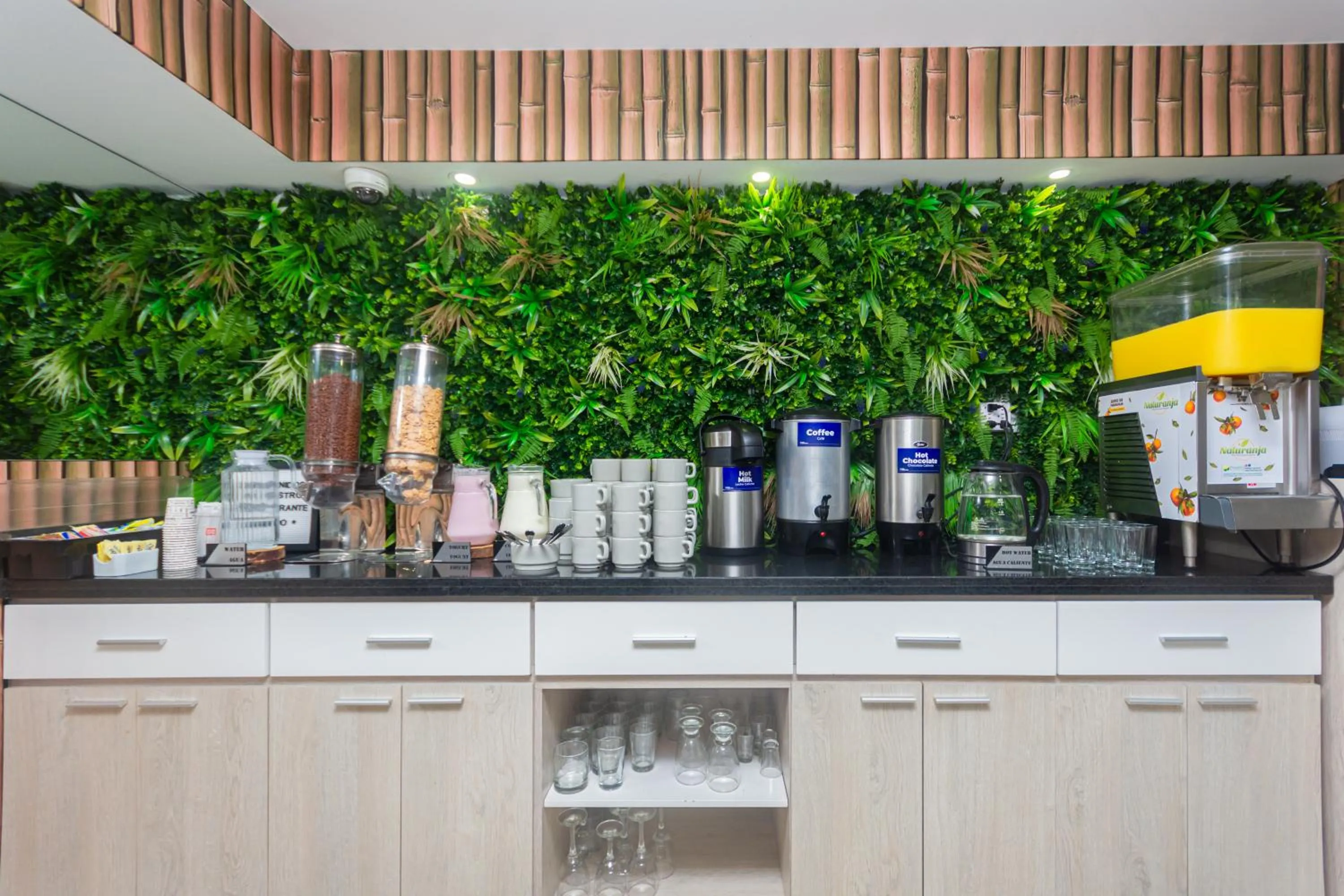 Breakfast in Hotel Suite del Parque