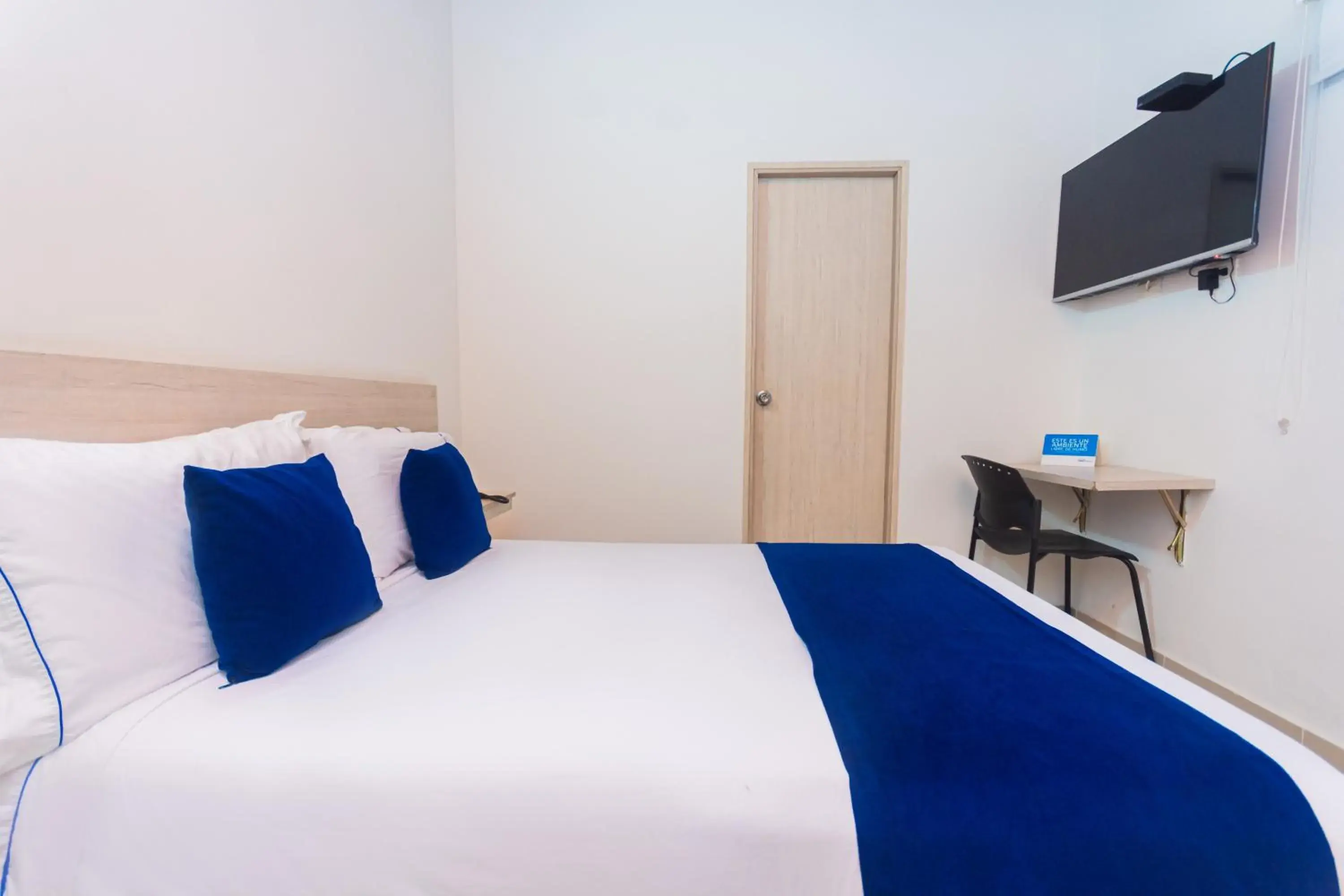 Photo of the whole room, Bed in Hotel Suite del Parque Photo of the whole room, Bed in Hotel Suite del Parque