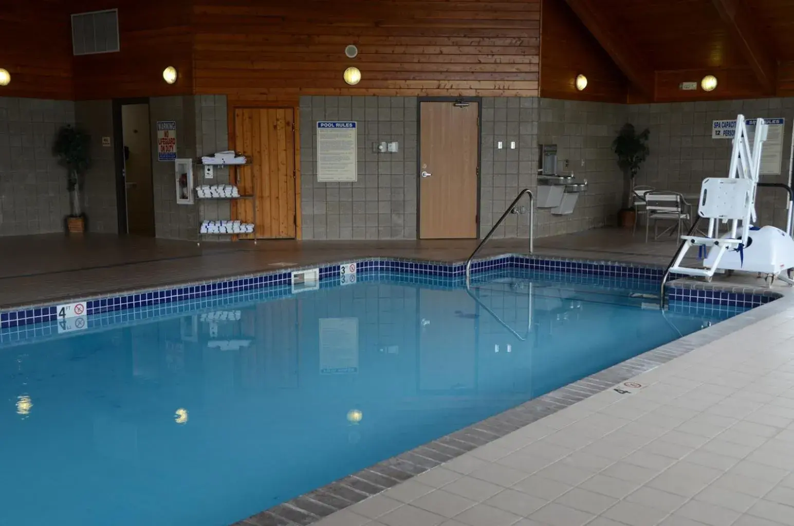 Swimming pool in FairBridge Inn & Suites Thorp Swimming pool in FairBridge Inn & Suites Thorp