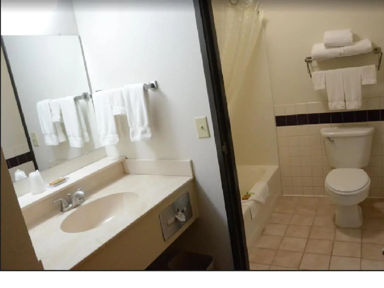 Bathroom in FairBridge Inn & Suites Thorp