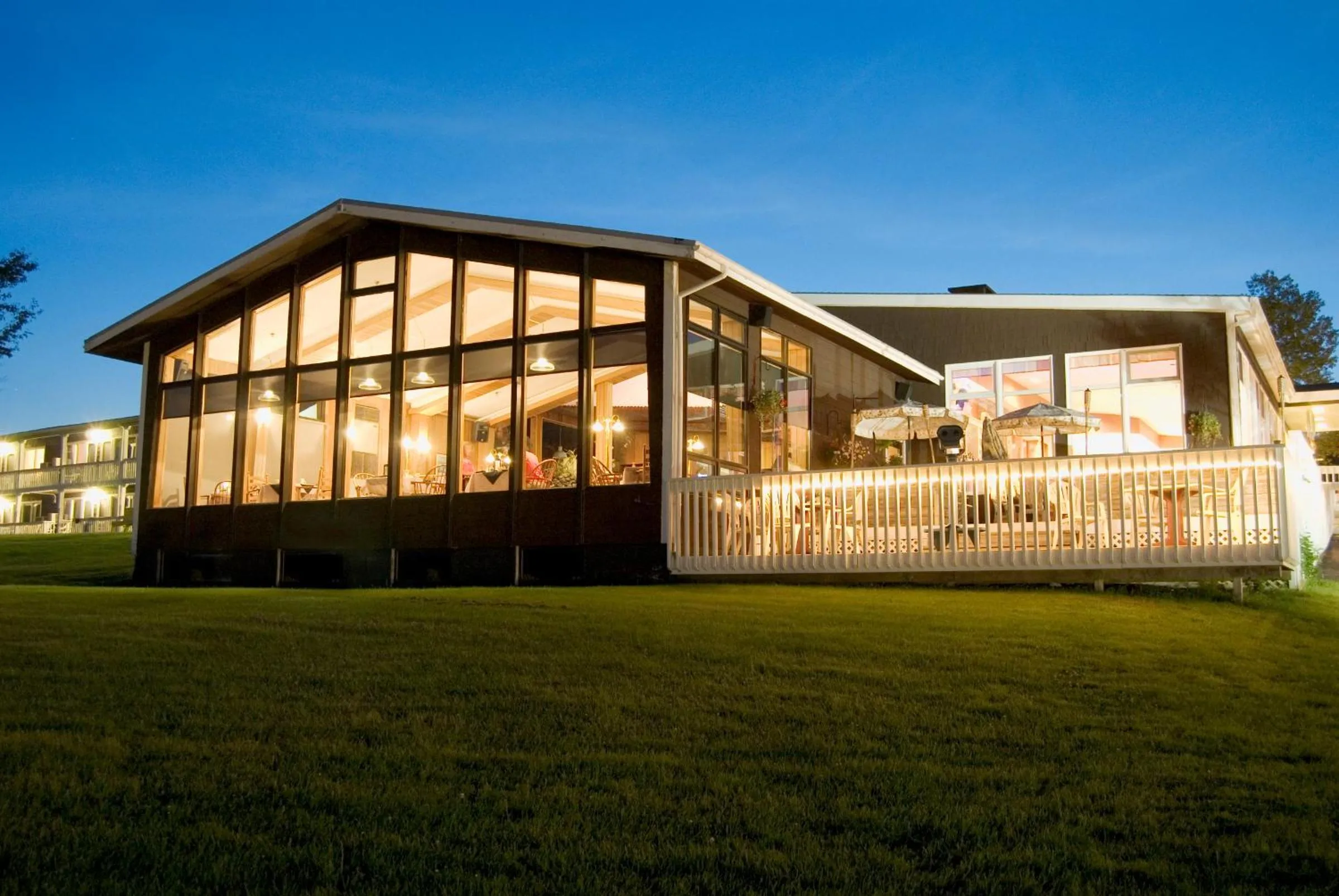 Facade/entrance in Silver Dart Lodge