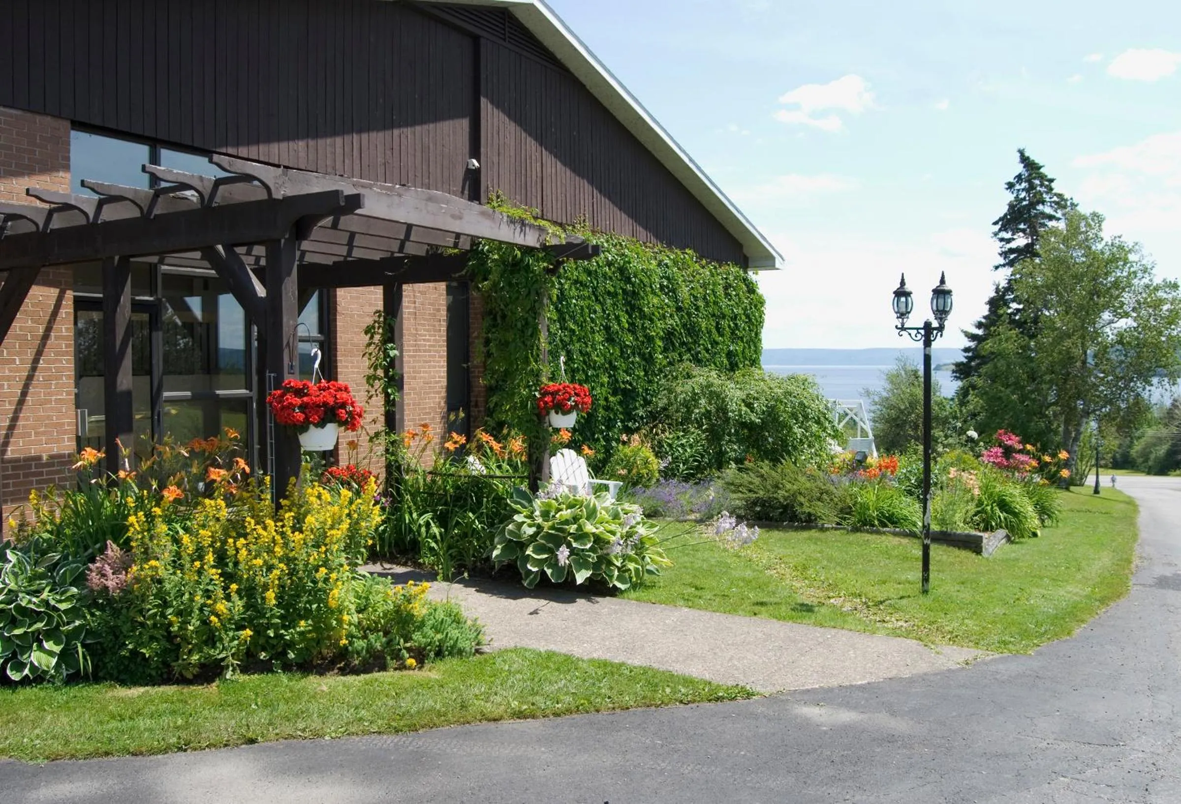 Facade/entrance in Silver Dart Lodge