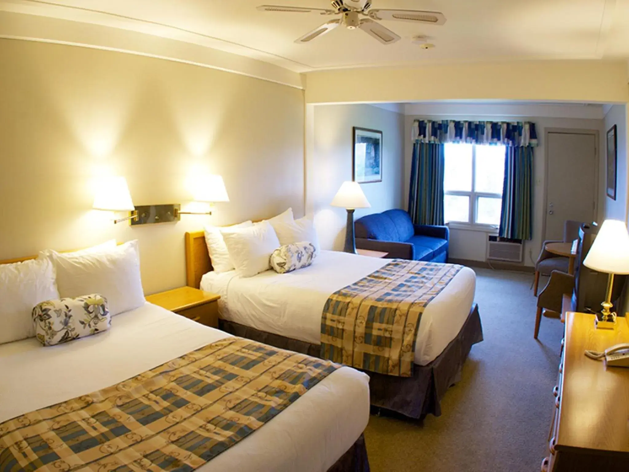 Queen Suite with Two Queen Beds in Silver Dart Lodge Queen Suite with Two Queen Beds in Silver Dart Lodge