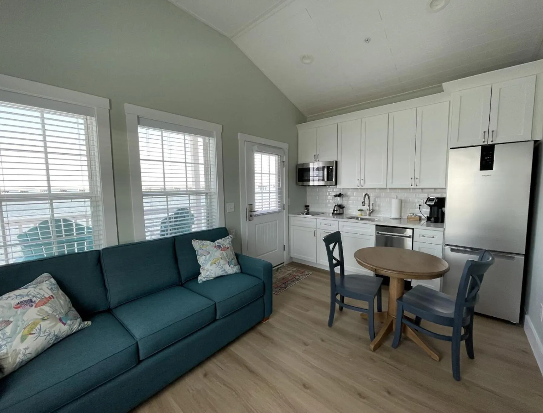 Kitchen or kitchenette in Key West Cottages