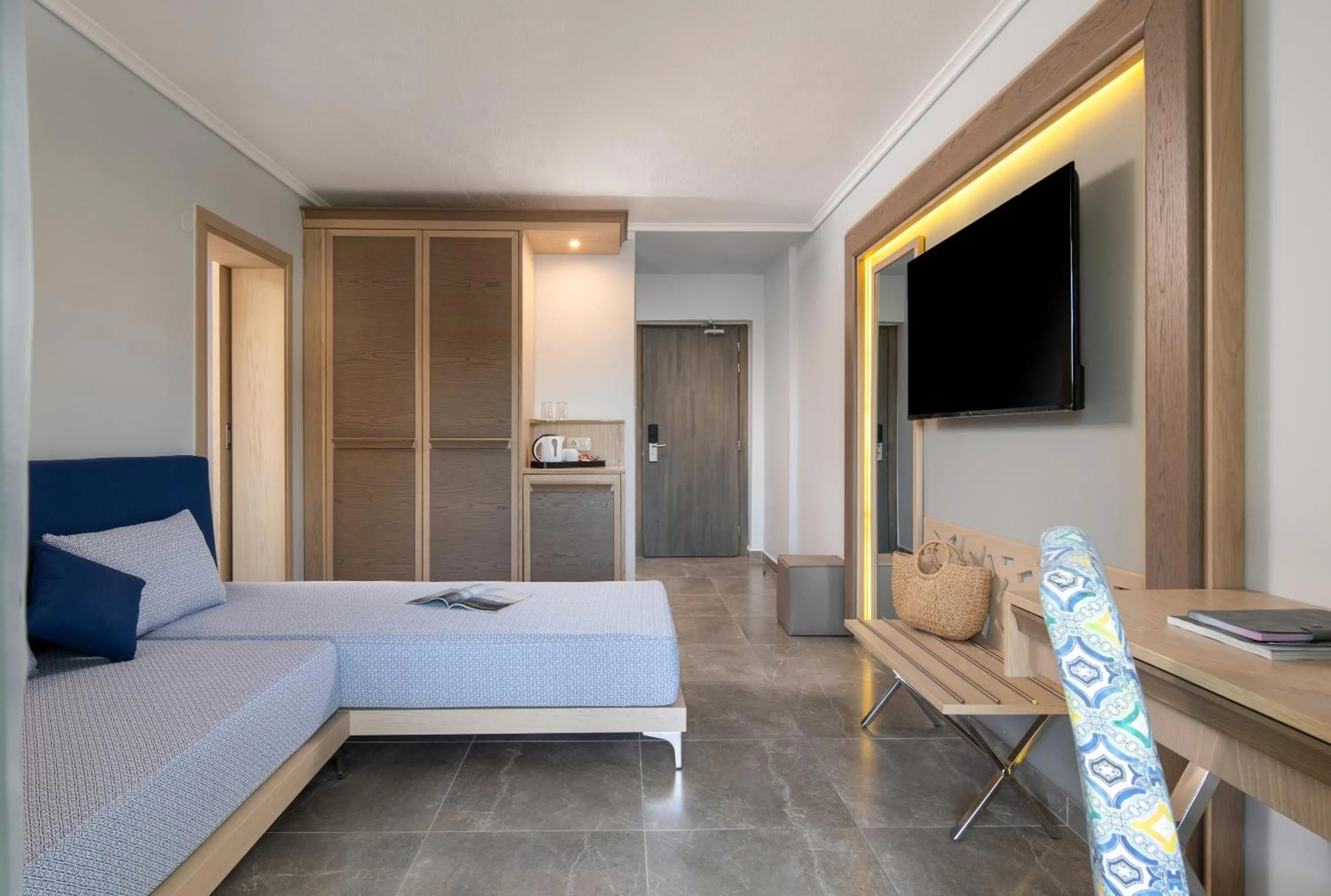 Living room, Bed in Philoxenia Hotel