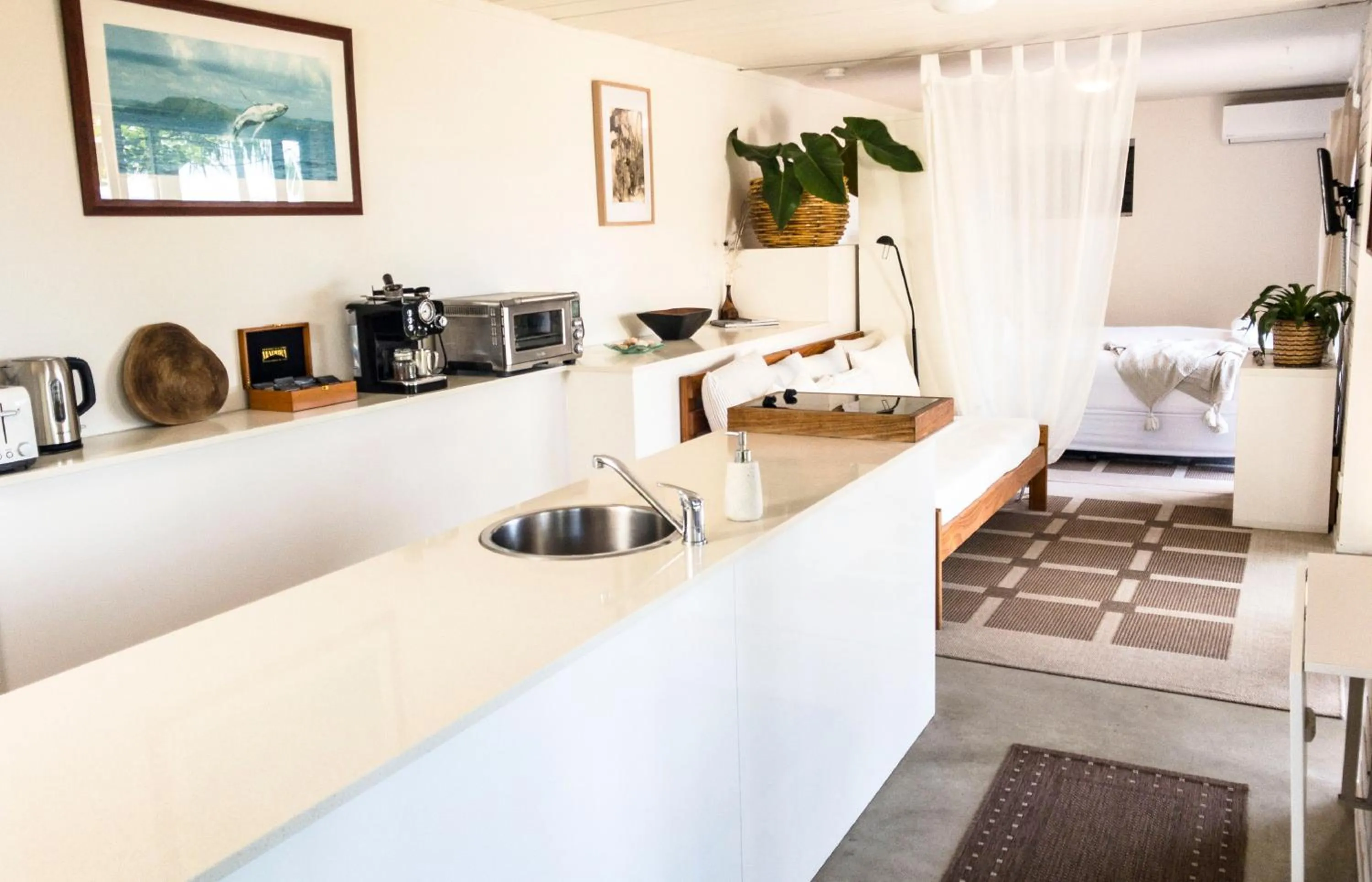 Kitchen or kitchenette, Bed in WategosRent