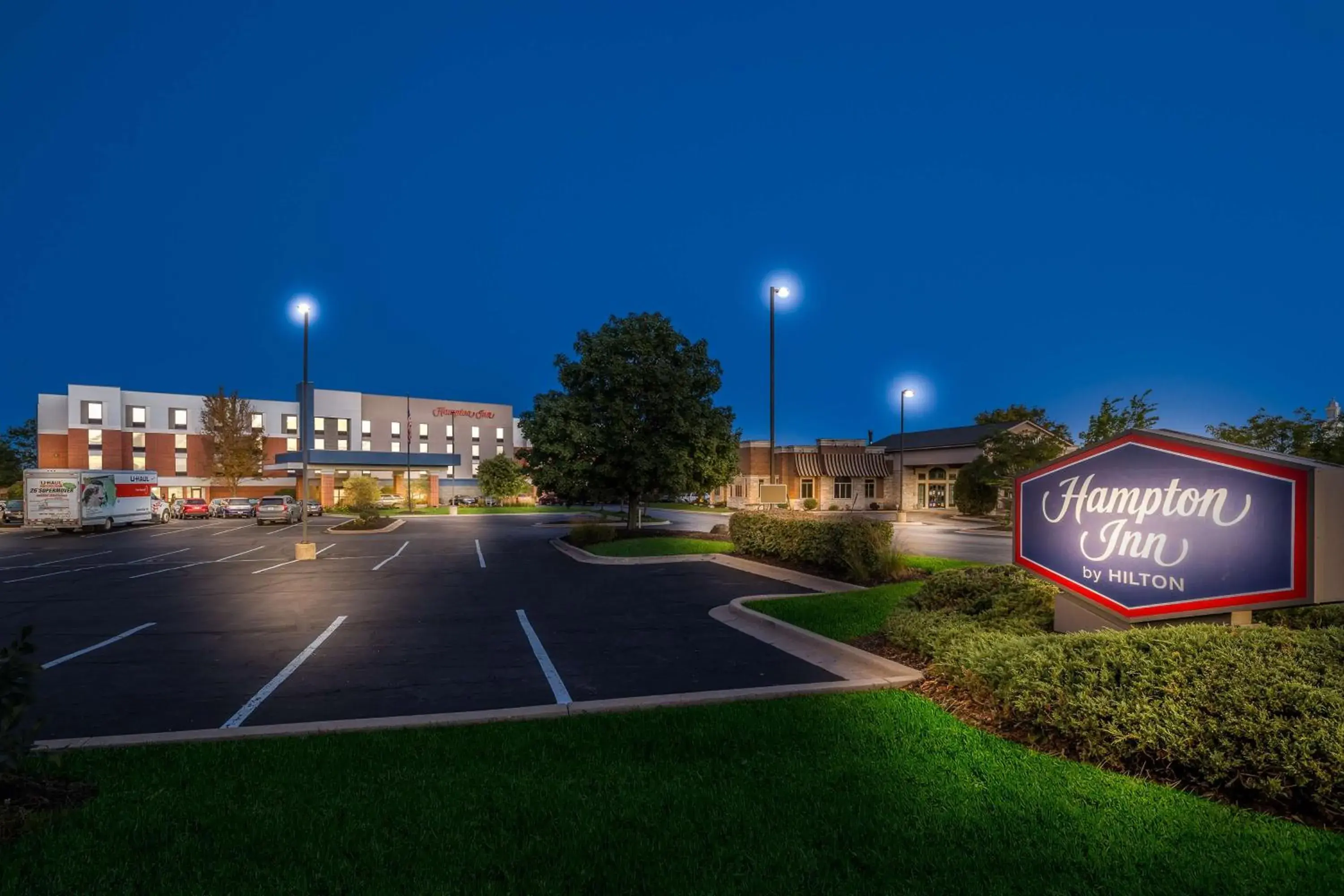 Property building in Hampton Inn McHenry Property building in Hampton Inn McHenry