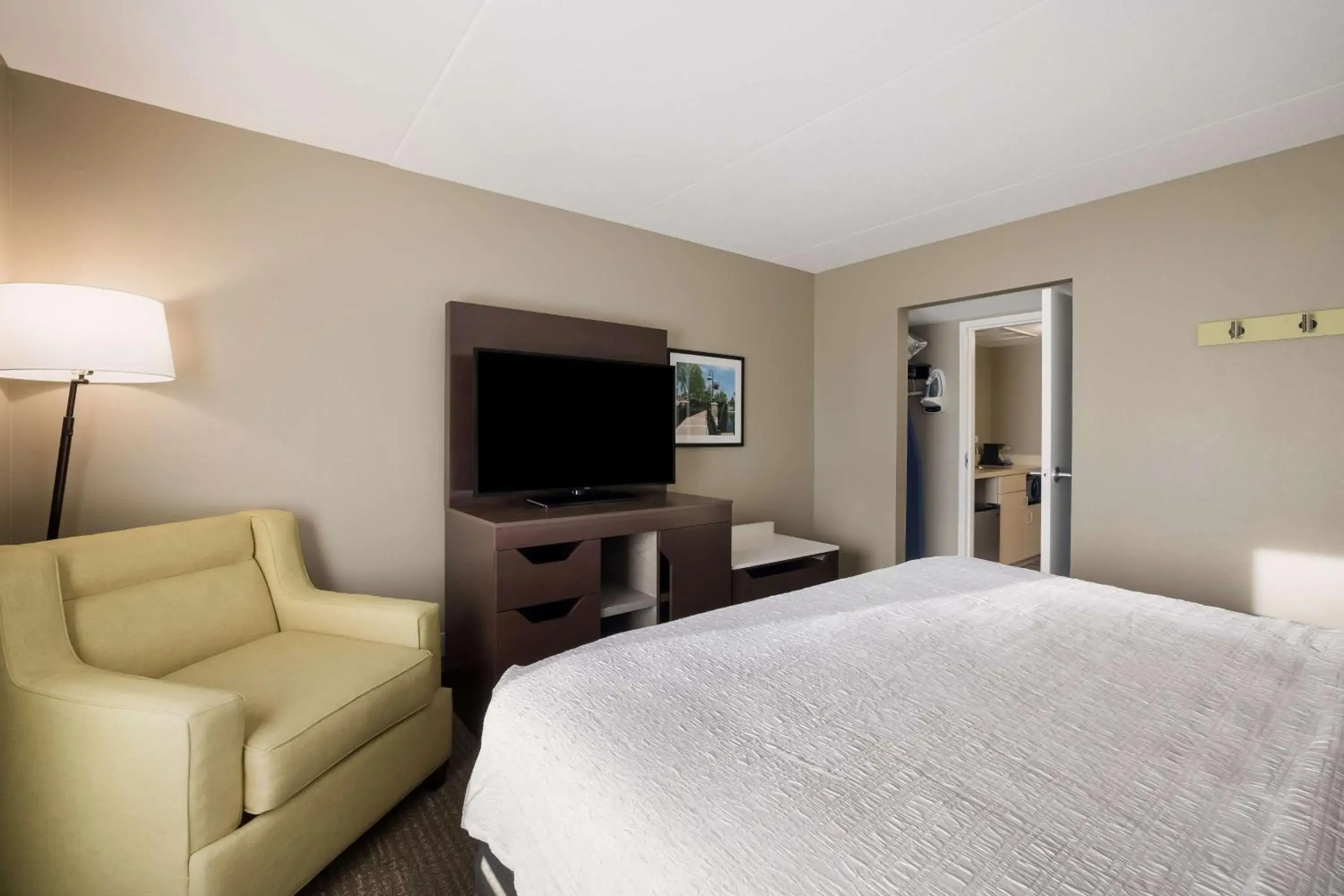 Bed in Hampton Inn McHenry Bed in Hampton Inn McHenry