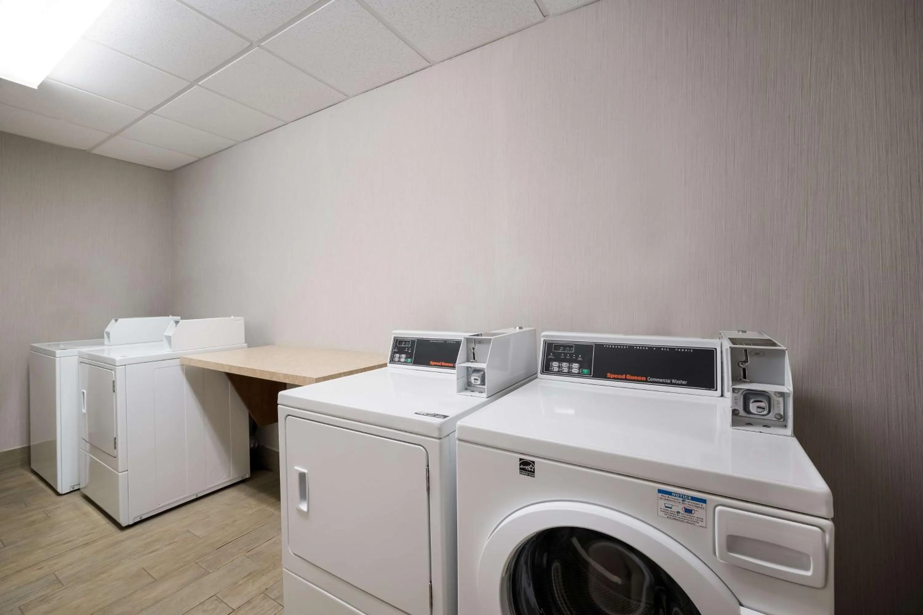 Property building in Hampton Inn McHenry