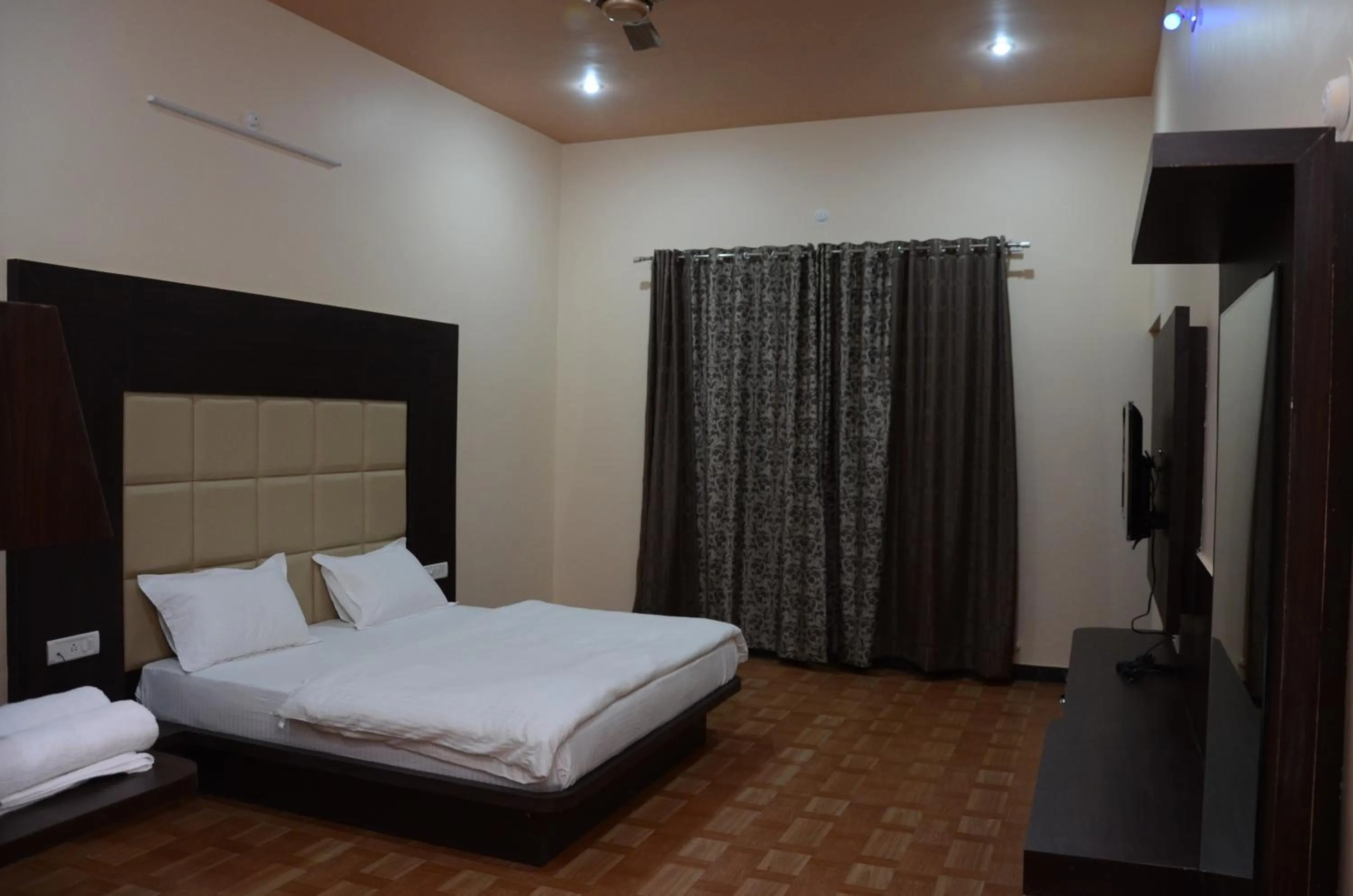 Bed in Chitrakoot Garden and Resorts