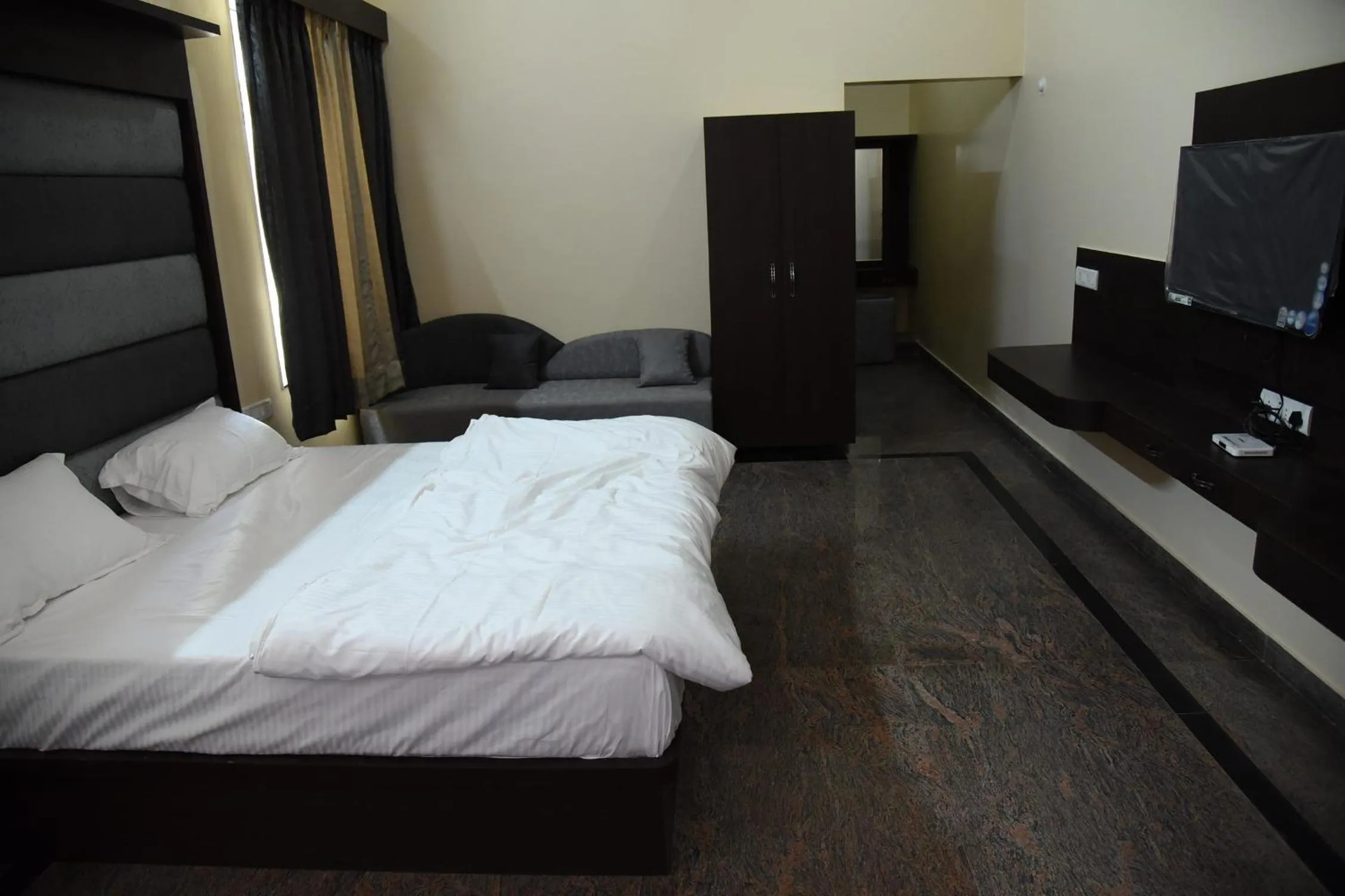 Bed in Chitrakoot Garden and Resorts