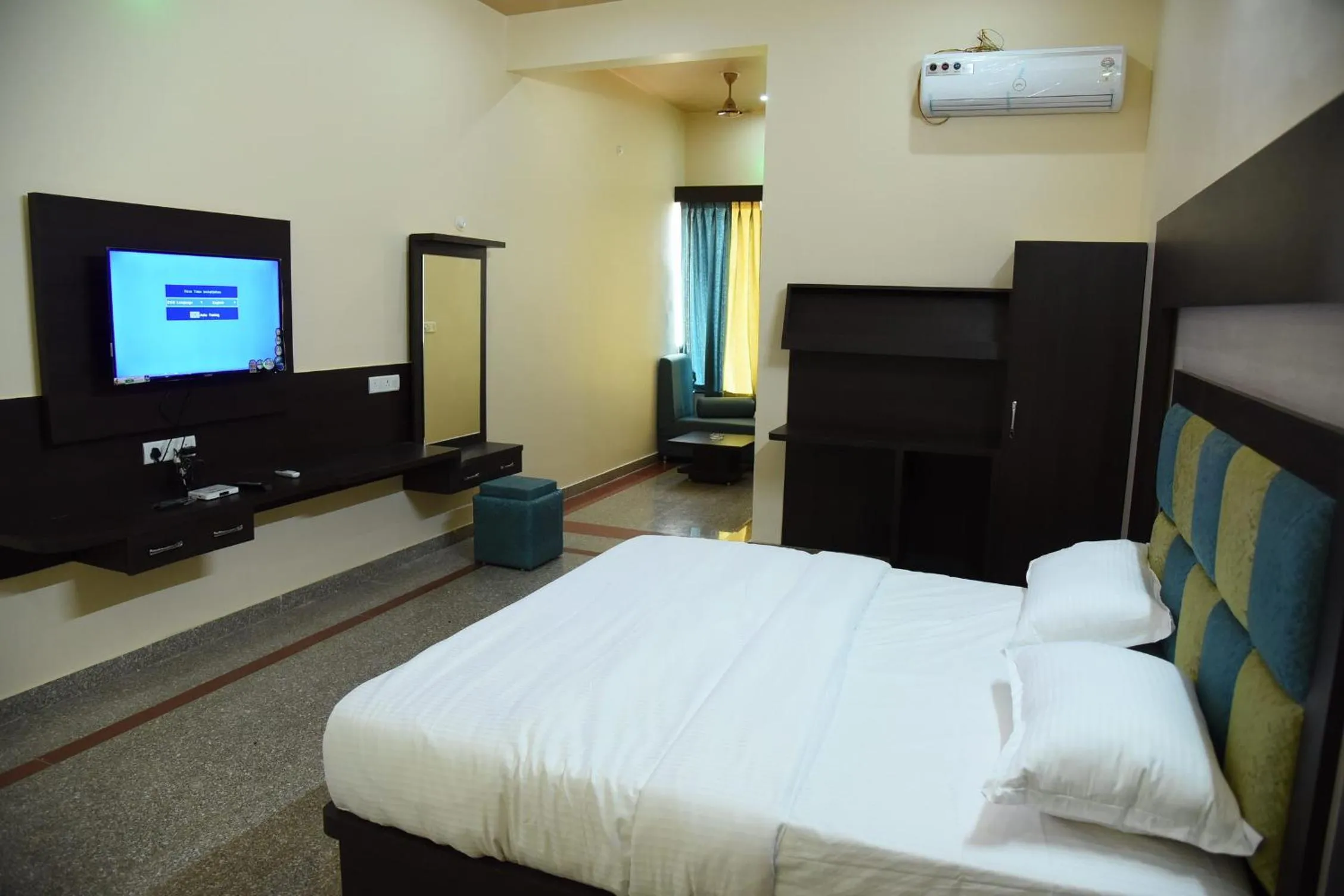 Communal lounge/ TV room in Chitrakoot Garden and Resorts