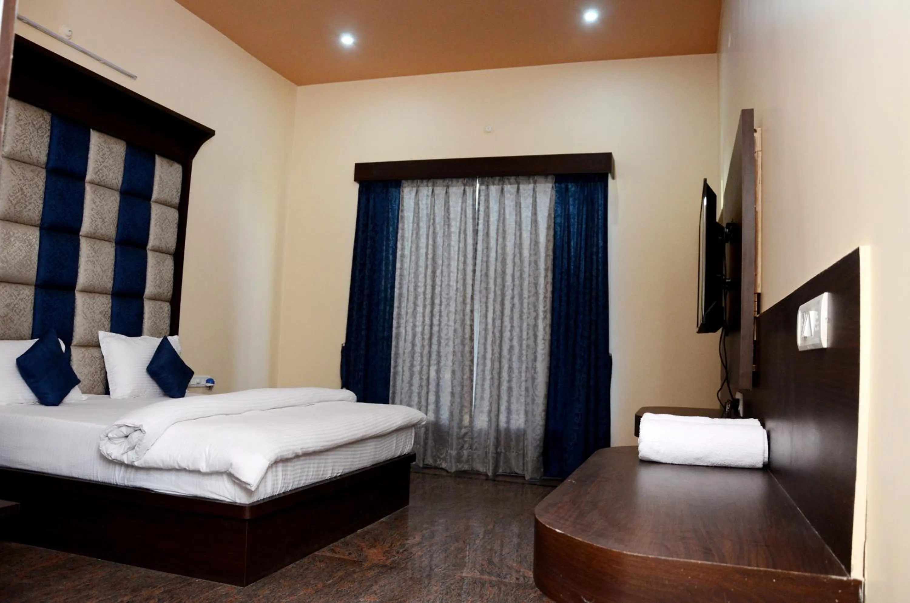 Family in Chitrakoot Garden and Resorts