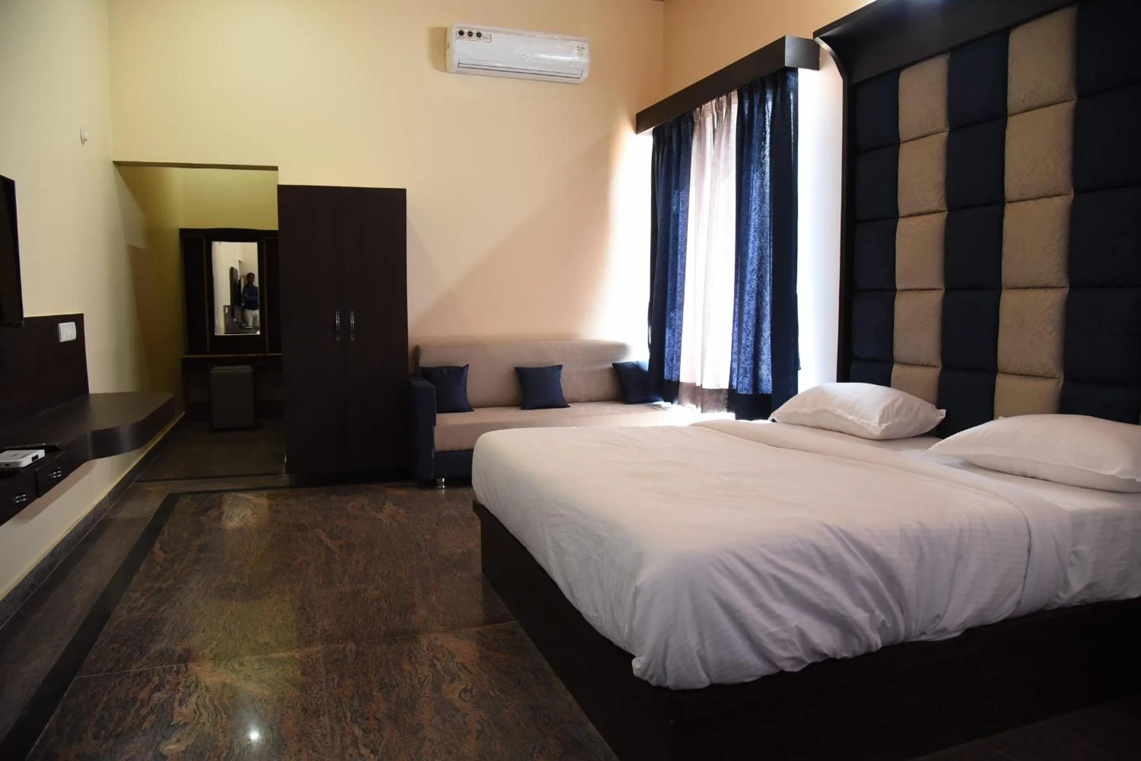 Bed in Chitrakoot Garden and Resorts