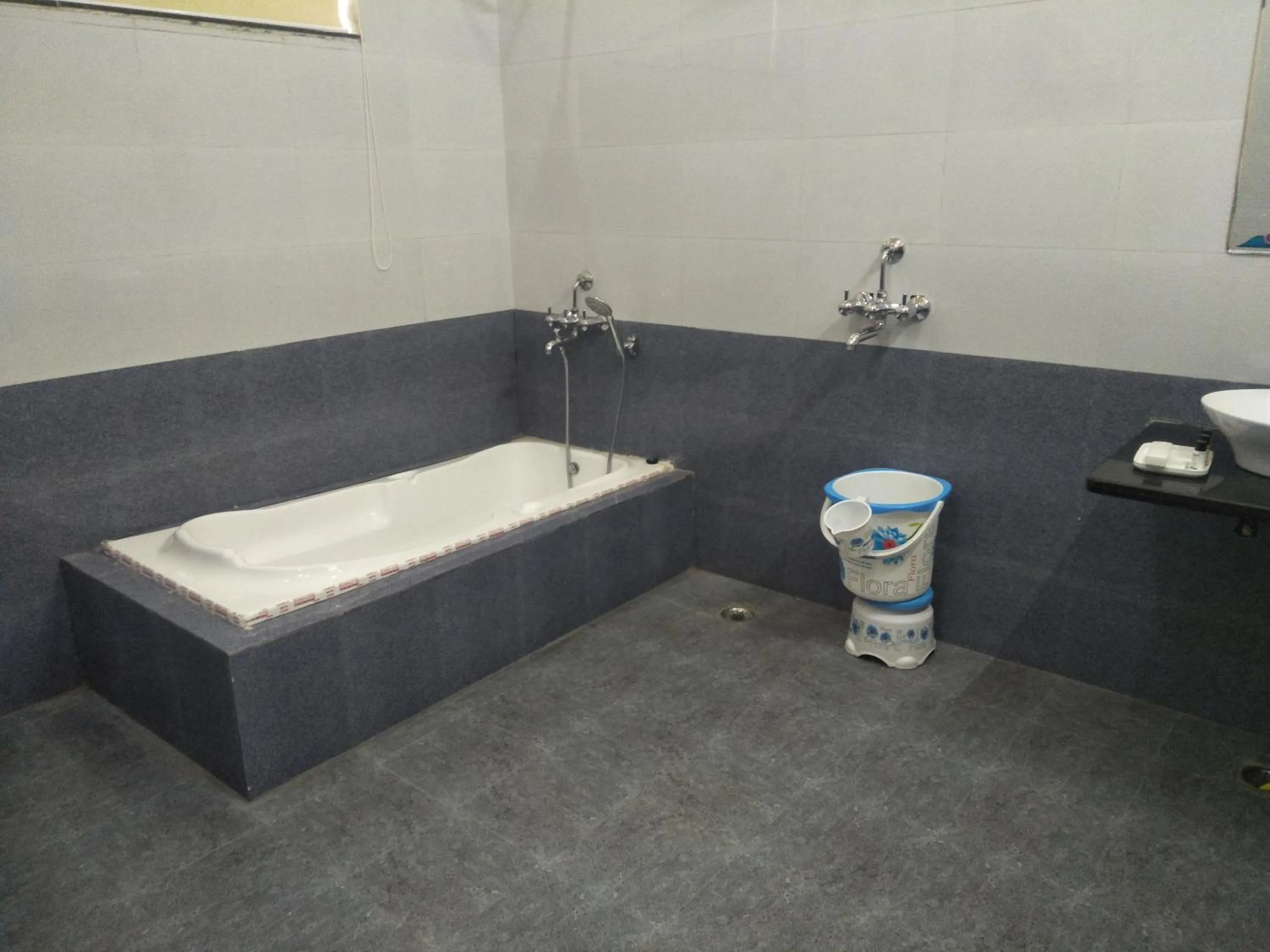 Bathroom in Chitrakoot Garden and Resorts
