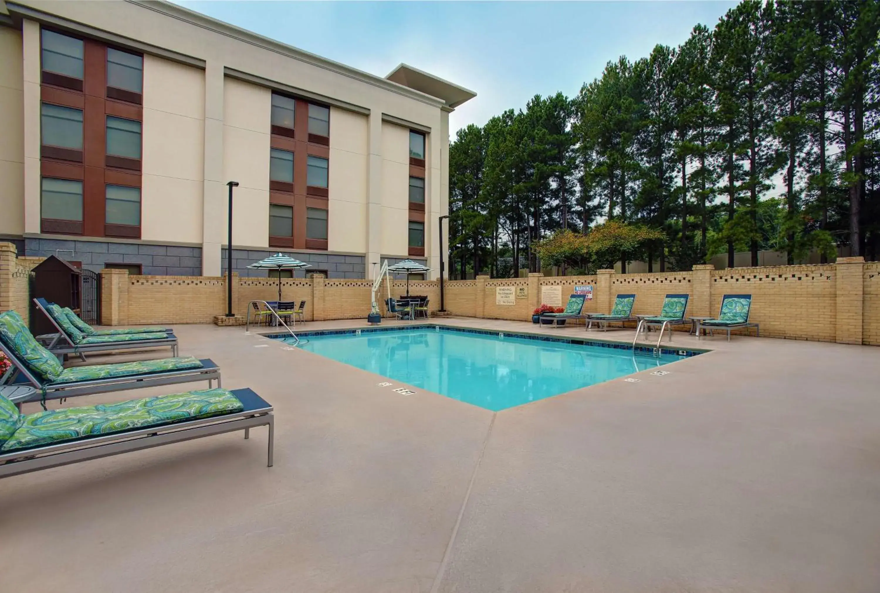 Pool view in Hampton Inn Salisbury Pool view in Hampton Inn Salisbury