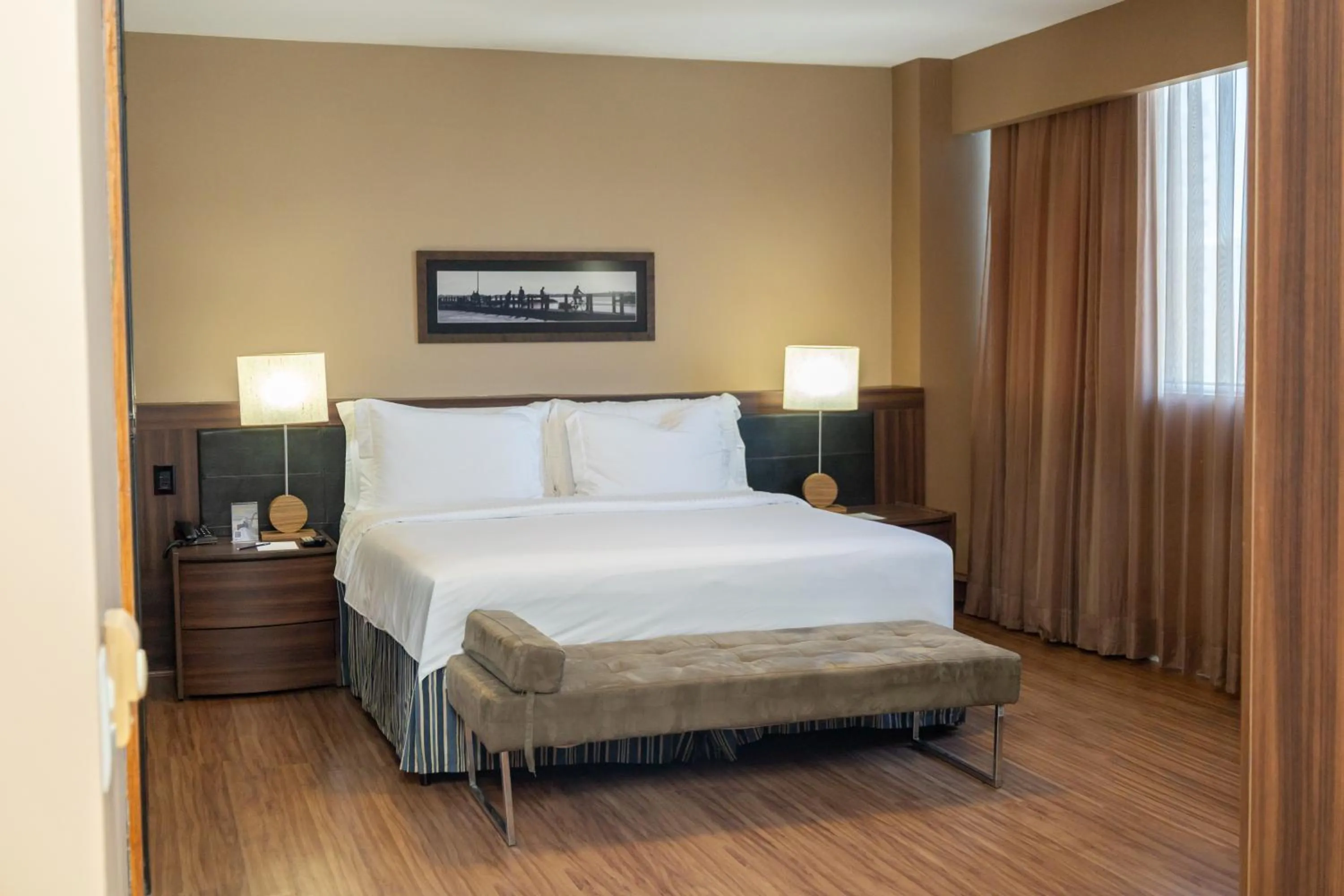 Photo of the whole room, Bed in Golden Tulip Porto Vitória