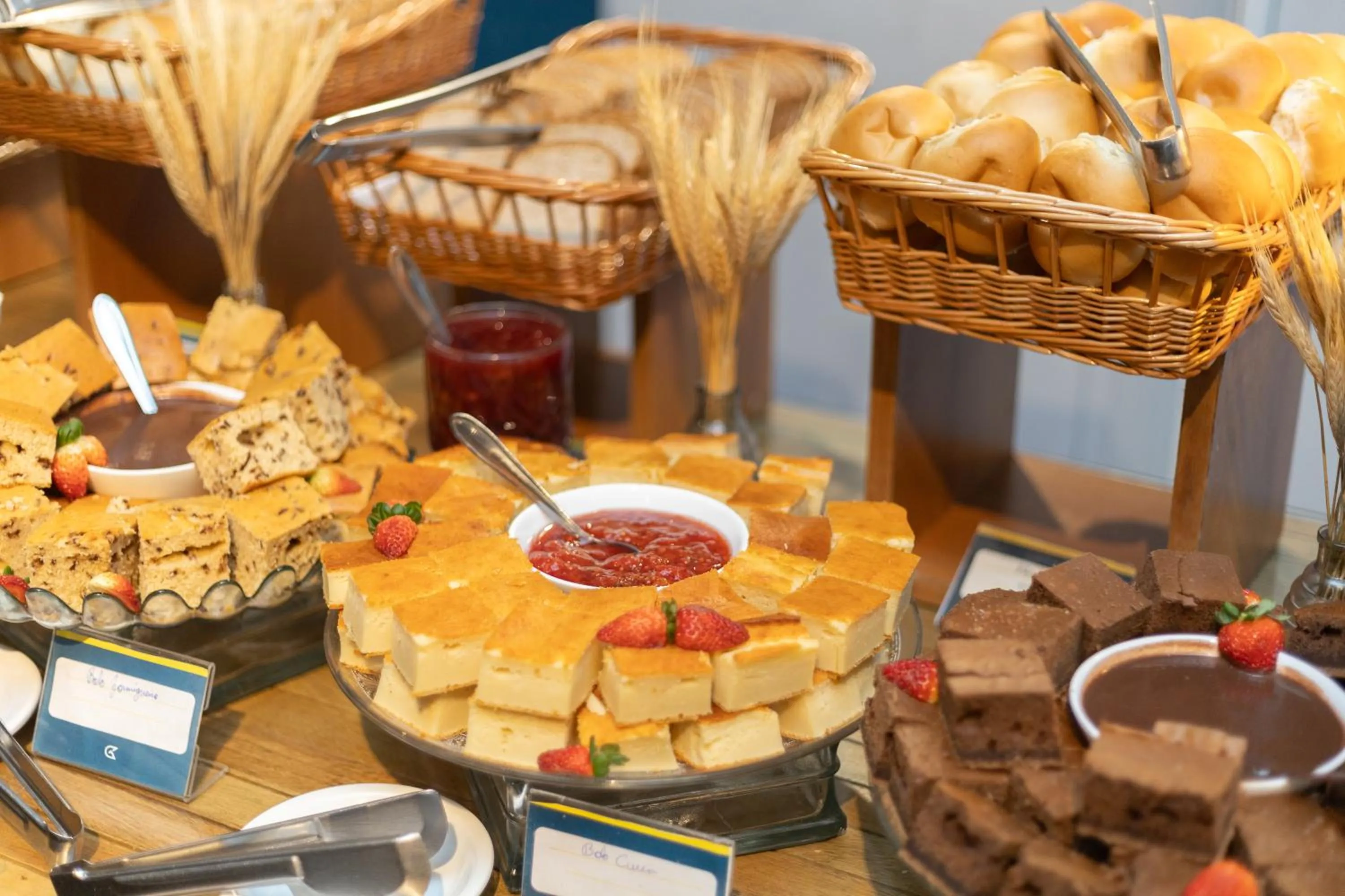 Continental breakfast in Golden Tulip Porto Vitória