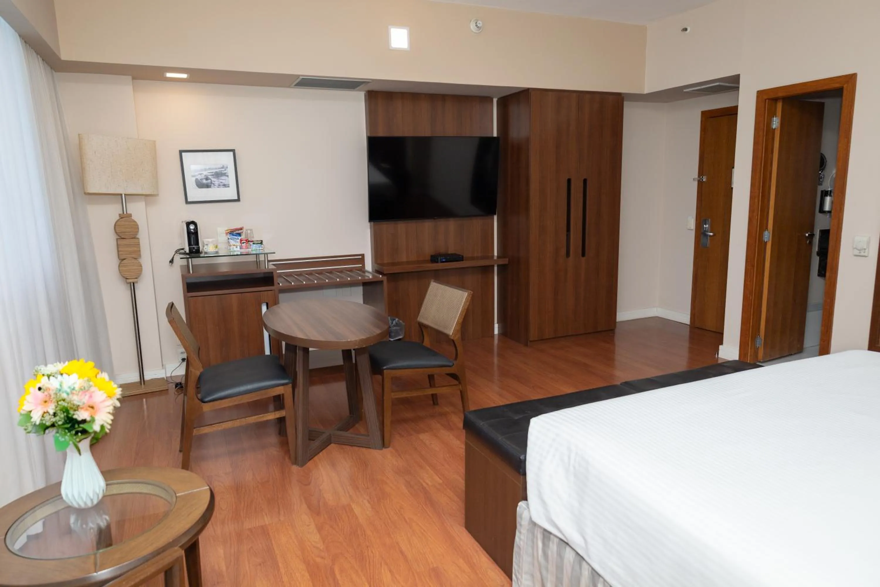 Photo of the whole room, Bed in Golden Tulip Porto Vitória