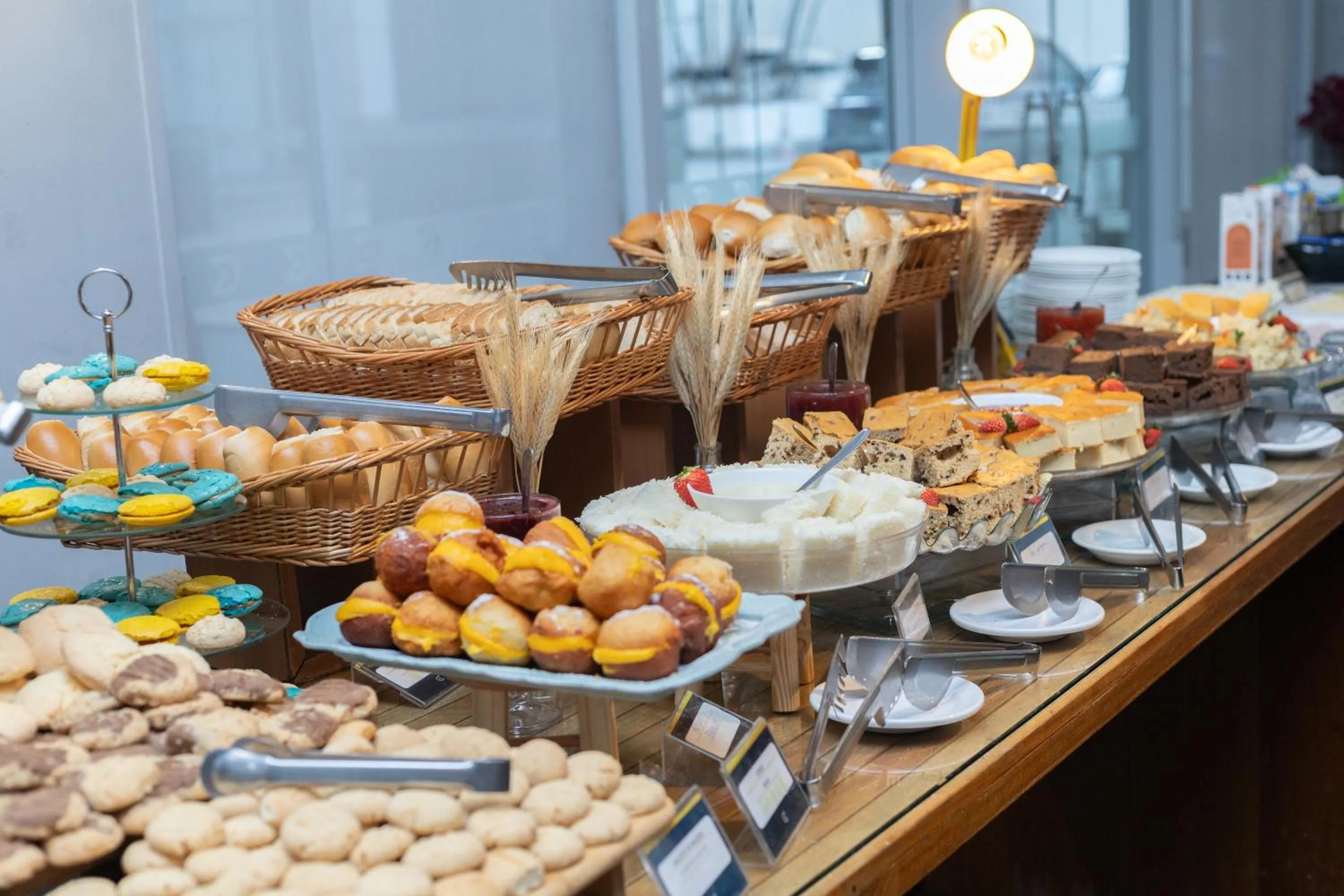 Buffet breakfast in Golden Tulip Porto Vitória