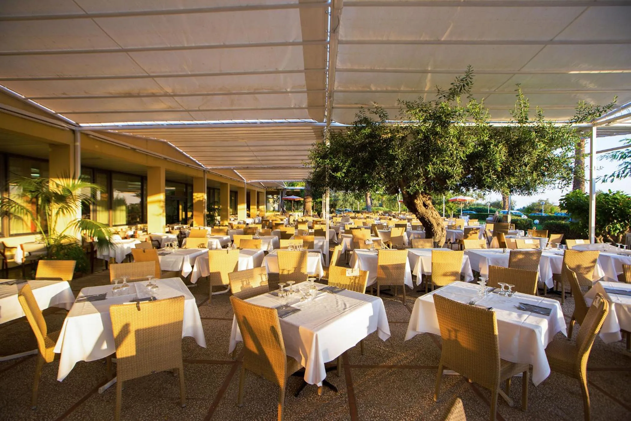 Restaurant/places to eat in MClub Lipari