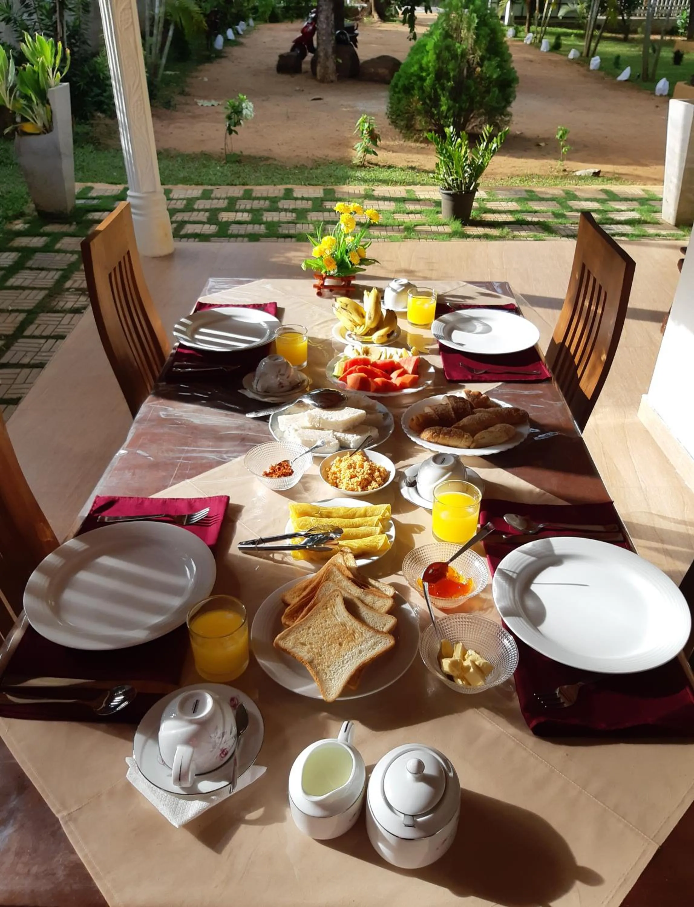 Food and drinks in Tamarind Tamarind Resort, Tourist Board Approved