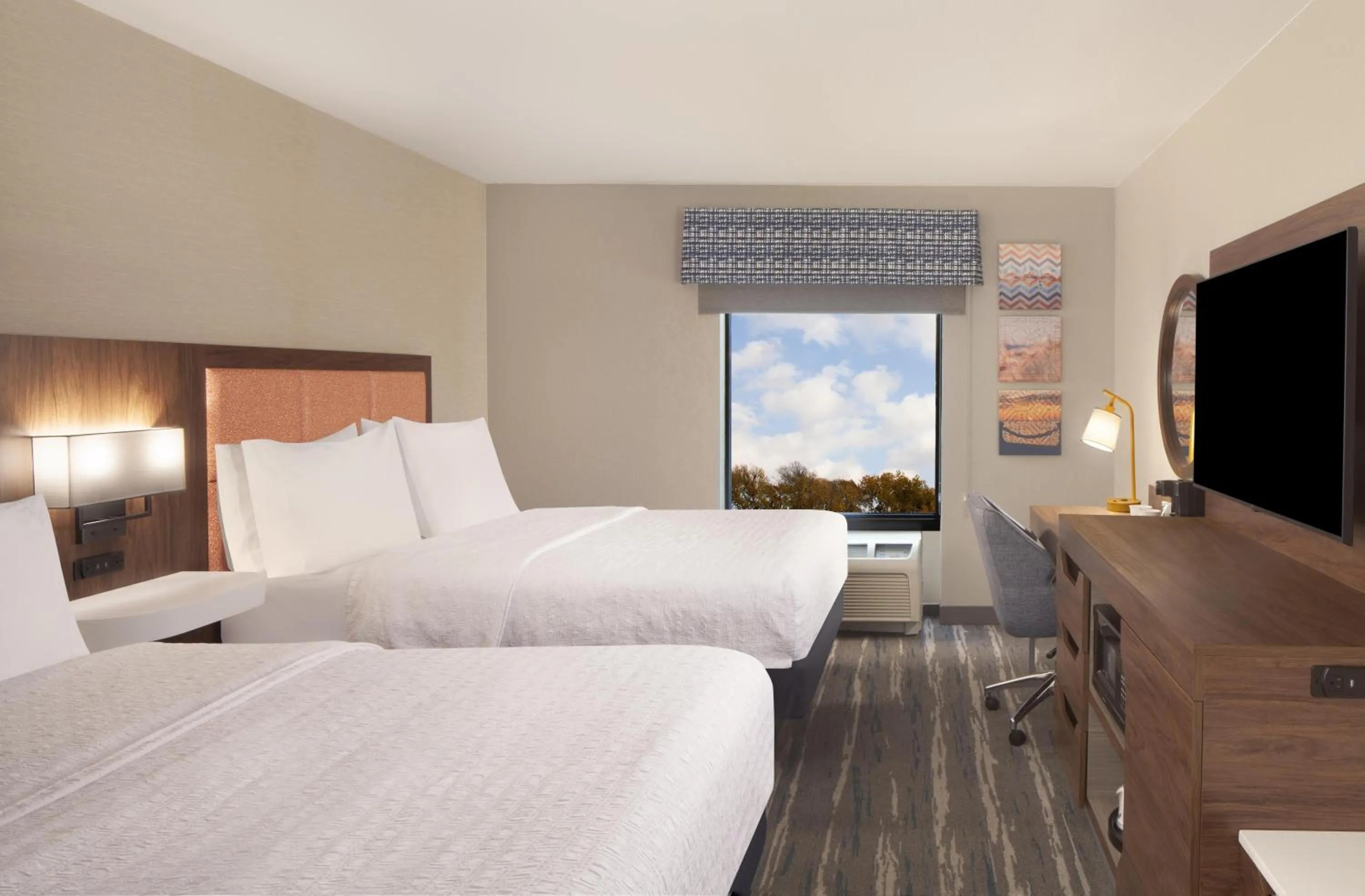 Bed in Hampton Inn & Suites Cleveland-Mentor