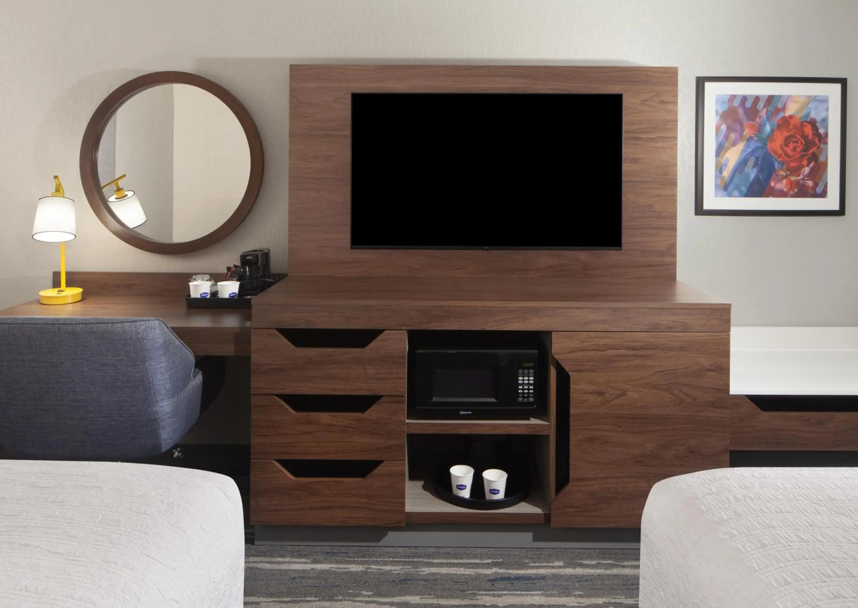 Bed in Hampton Inn & Suites Cleveland-Mentor