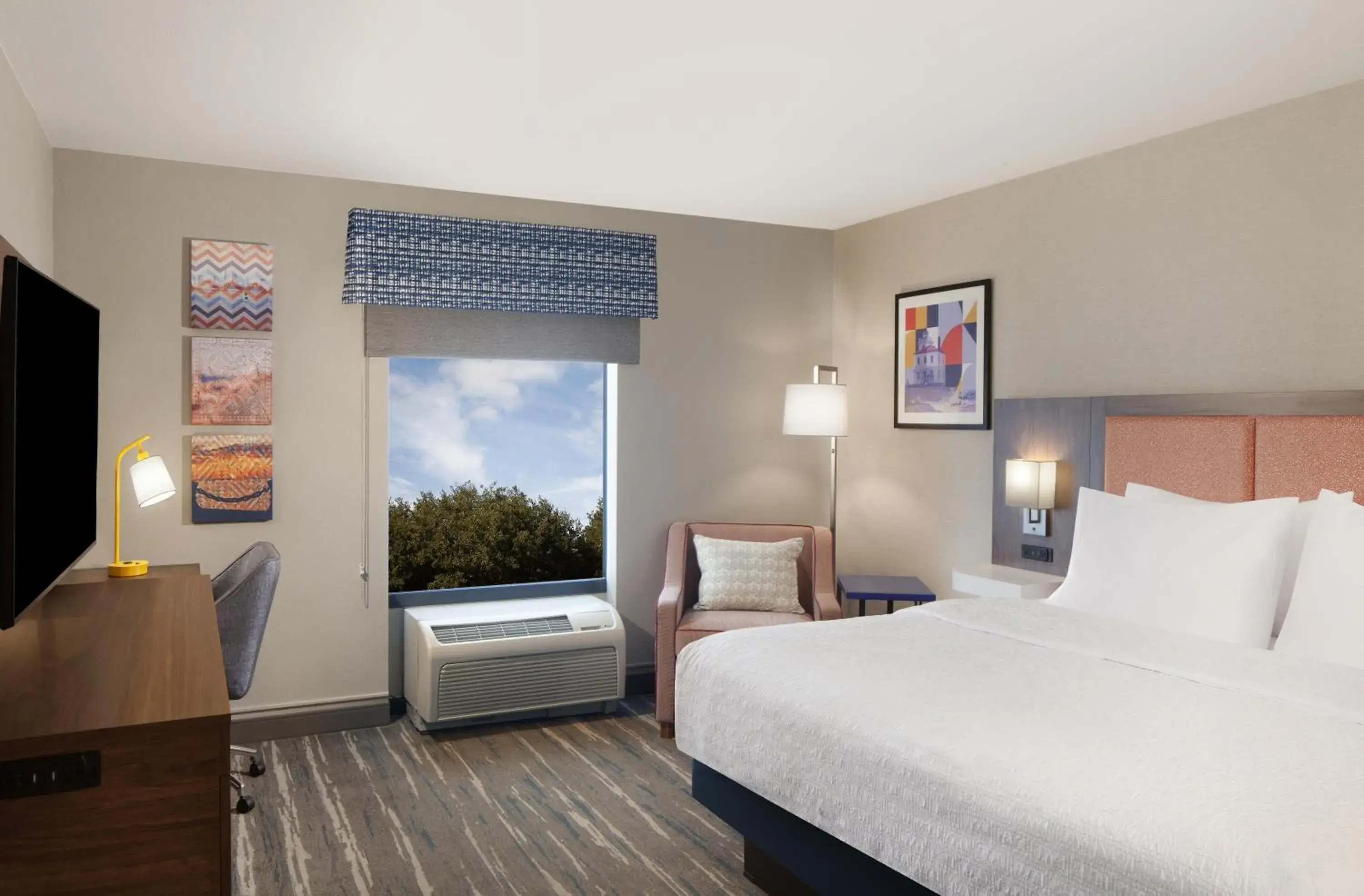 Bed in Hampton Inn & Suites Cleveland-Mentor Bed in Hampton Inn & Suites Cleveland-Mentor