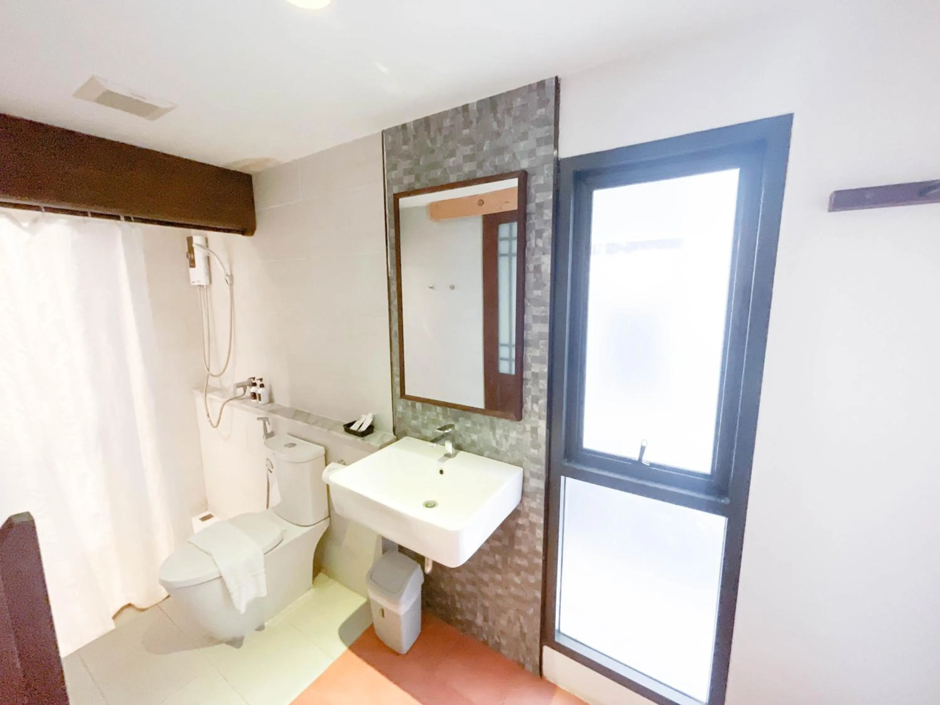 Toilet in VIYA lodge