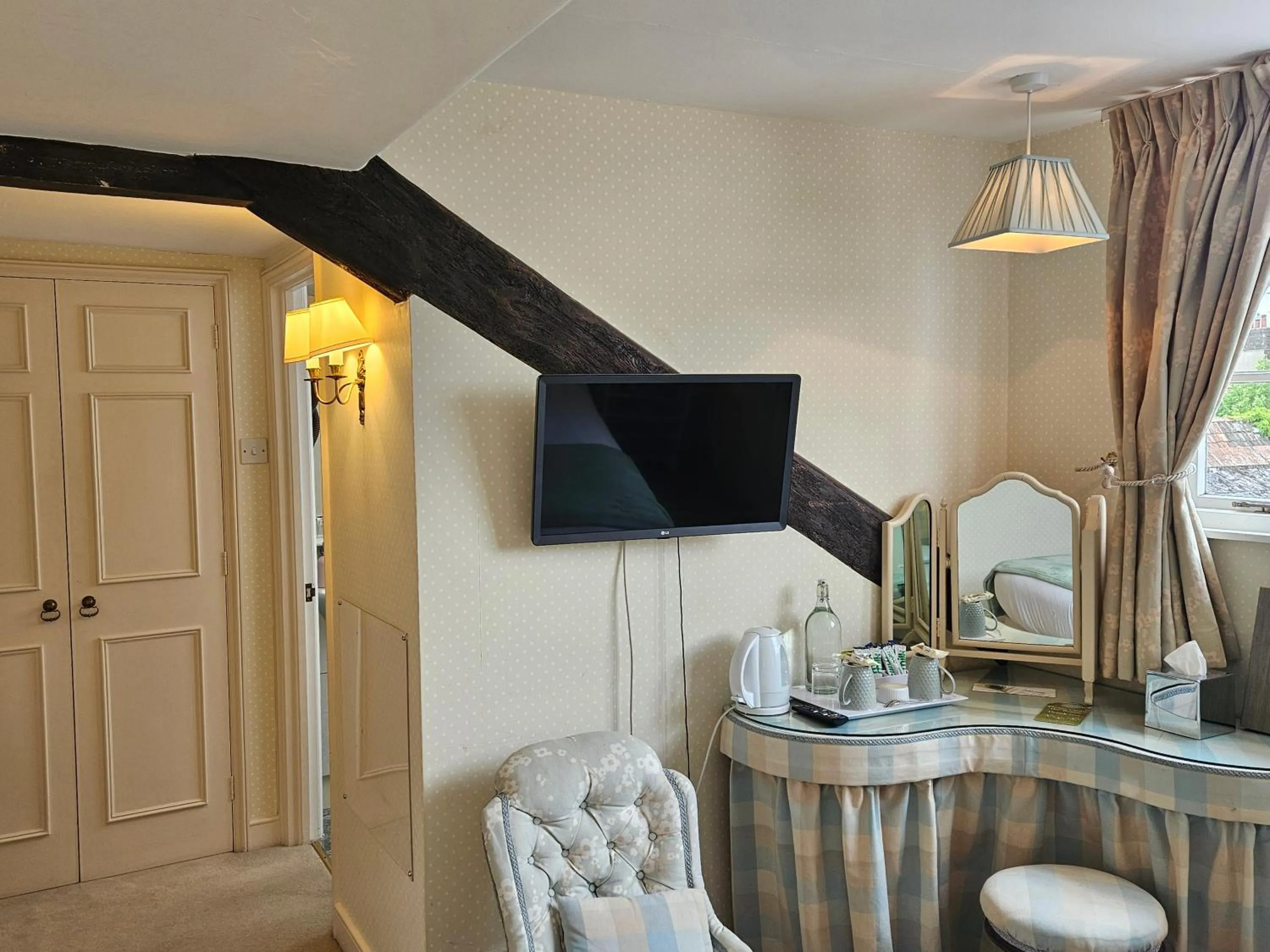 Coffee/tea facilities in The Casterbridge