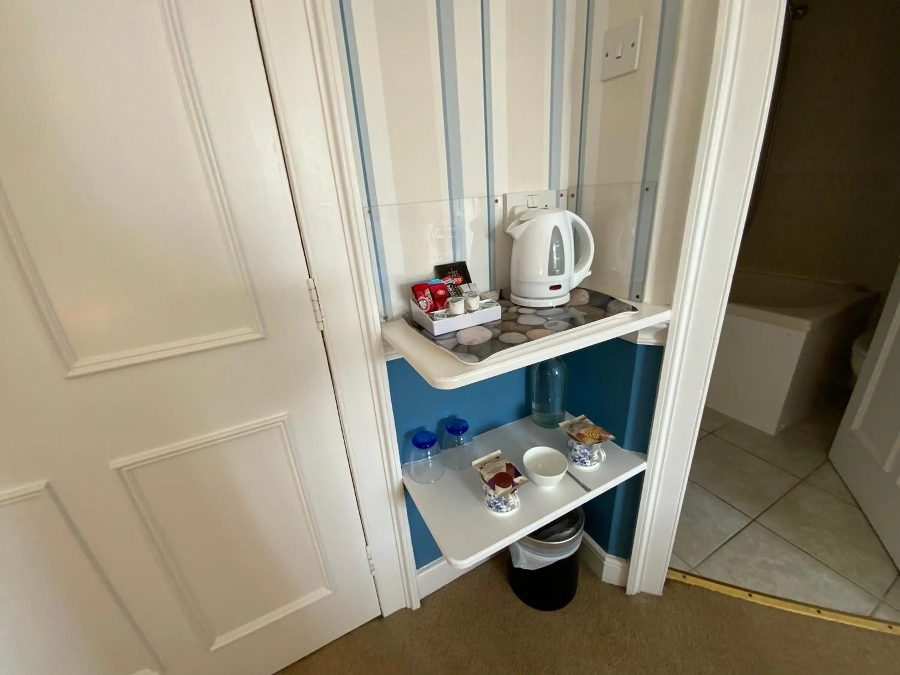 Coffee/tea facilities in The Casterbridge