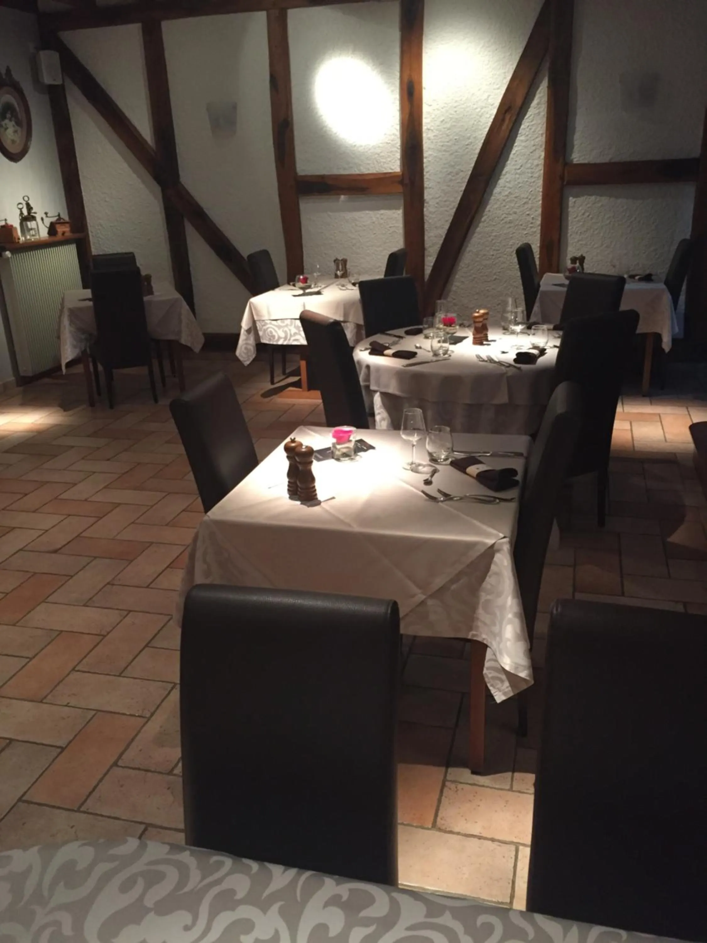 Restaurant/places to eat in Logis Auberge Des Moissons