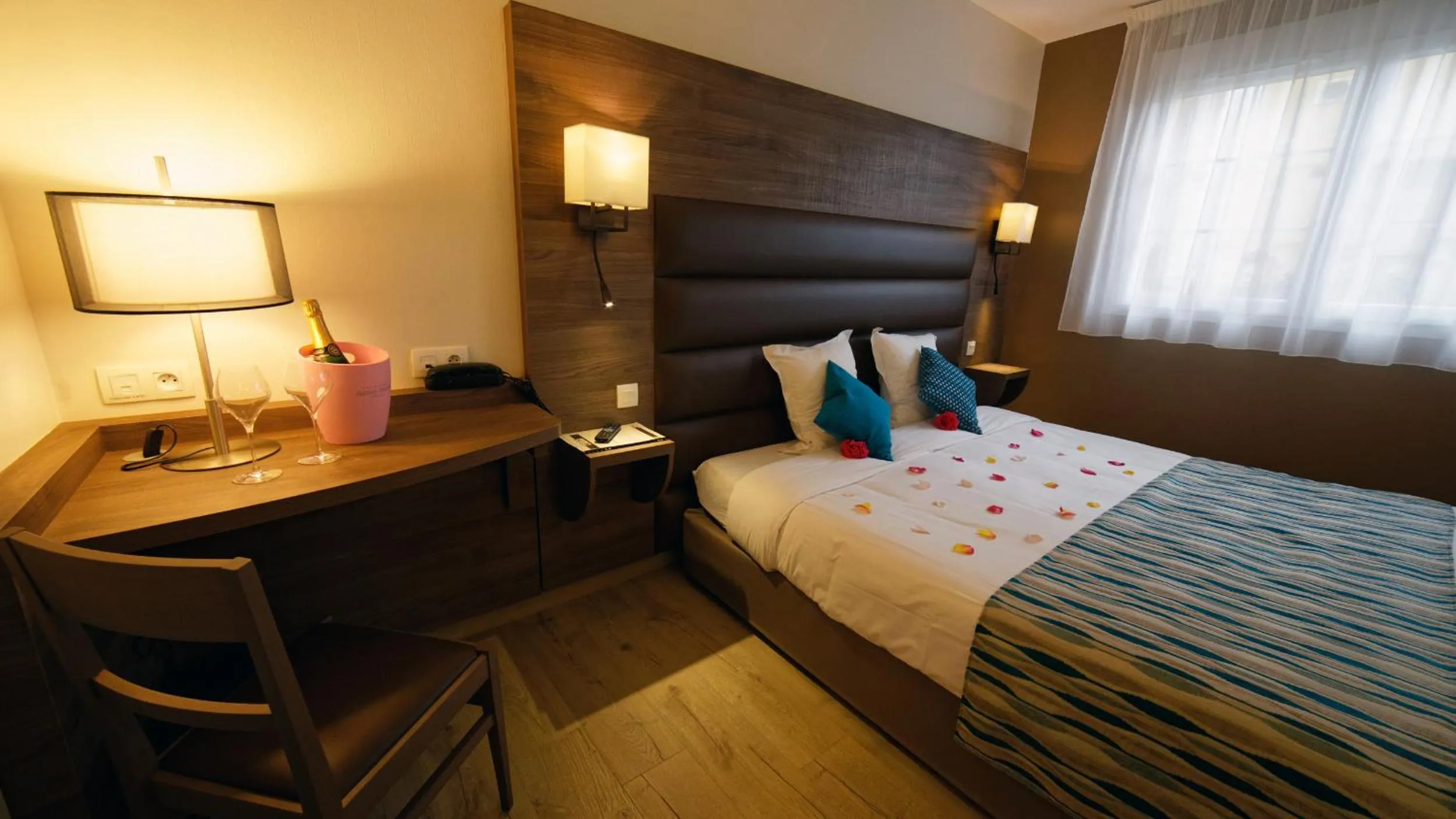 Photo of the whole room, Bed in Logis Auberge Des Moissons