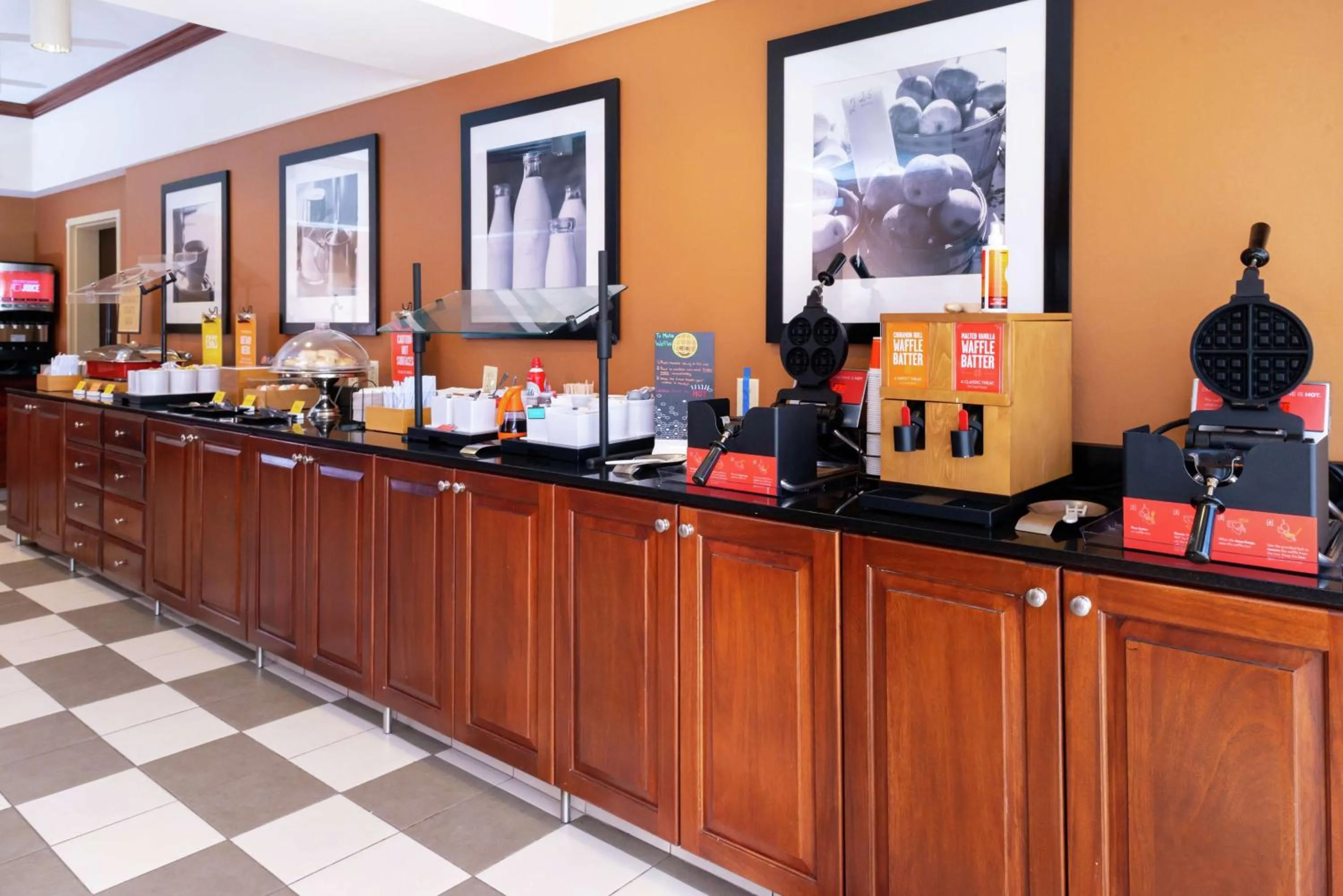 Breakfast in Hampton Inn Greensboro Airport