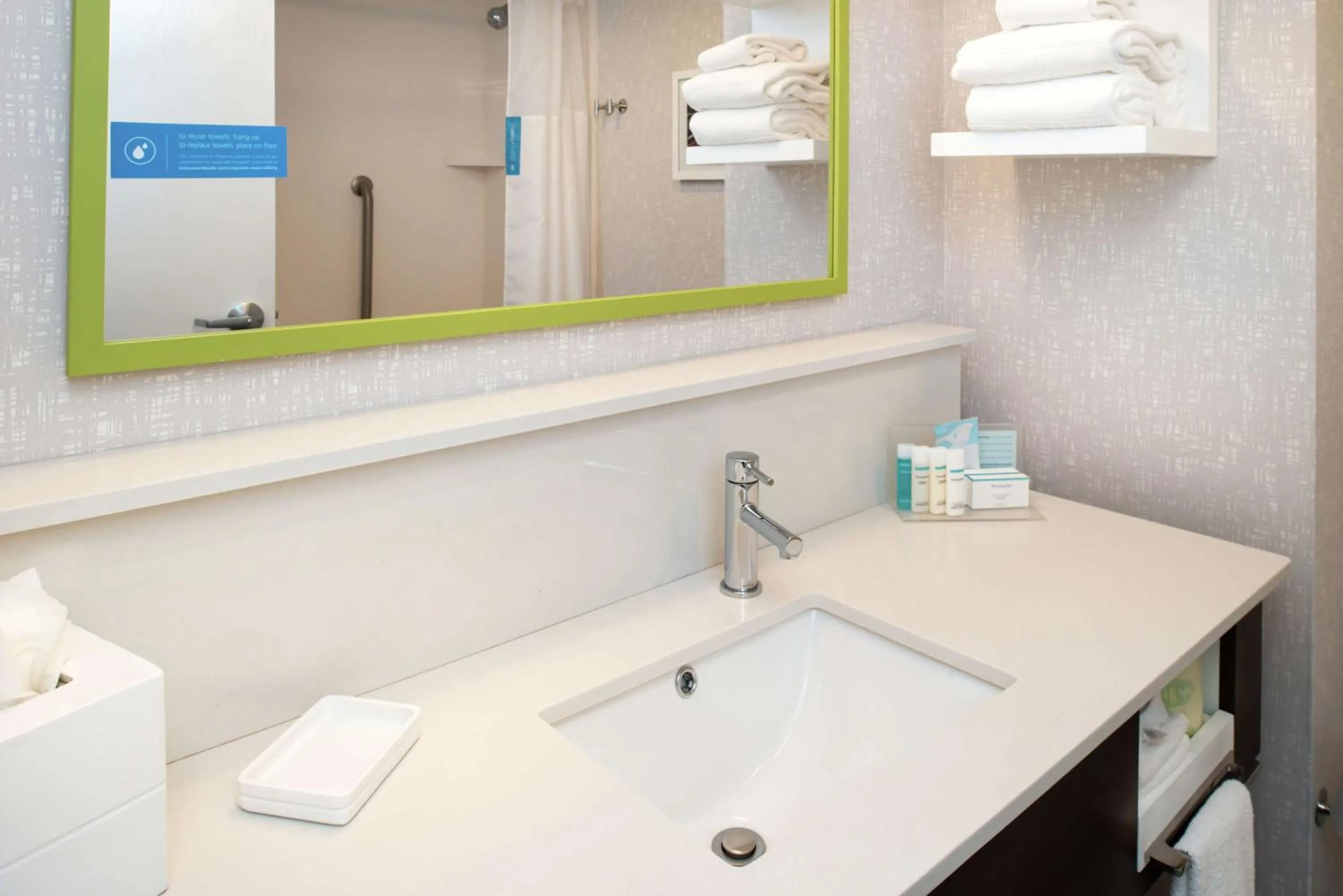 Bathroom in Hampton Inn Greensboro Airport