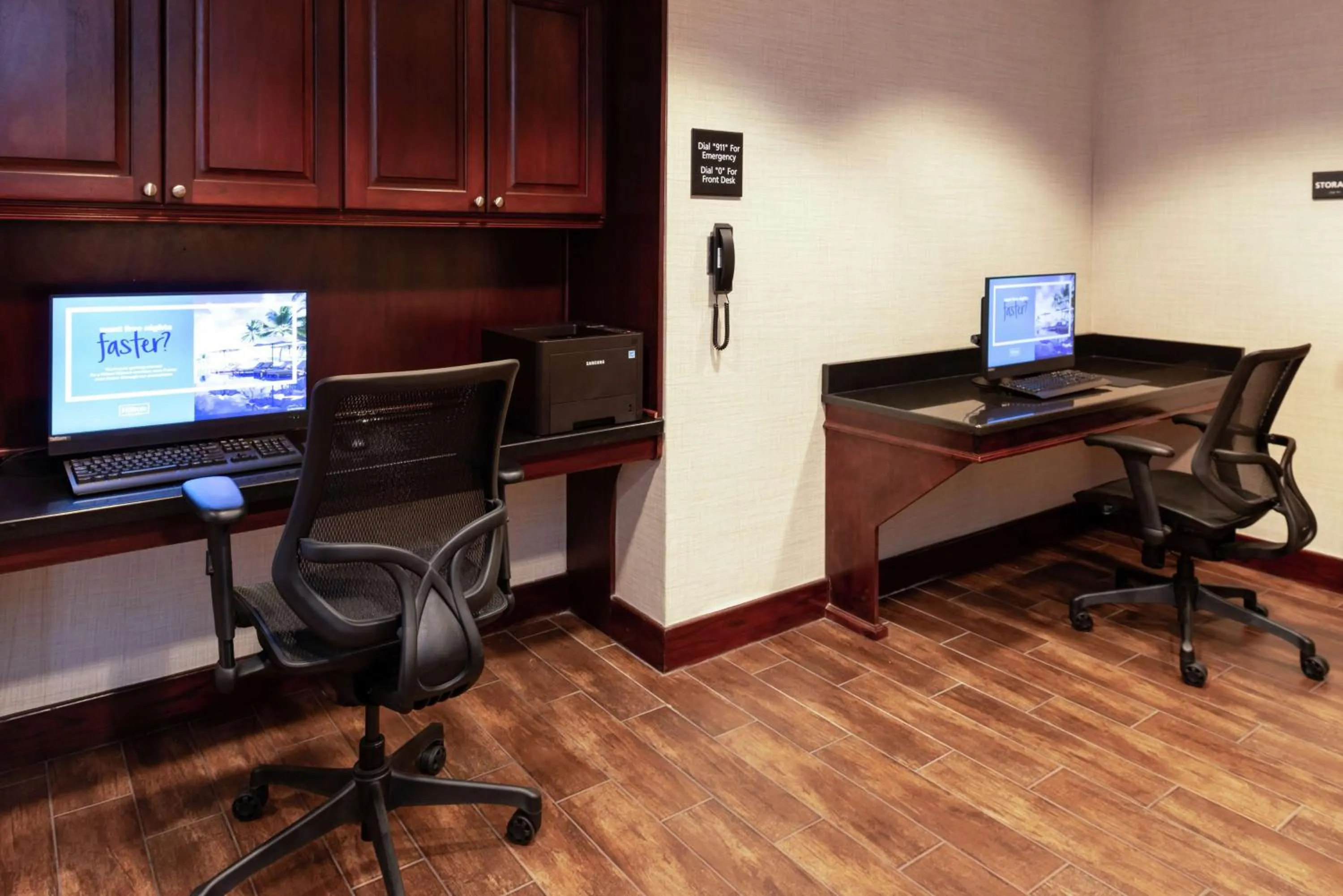 Business facilities in Hampton Inn Greensboro Airport