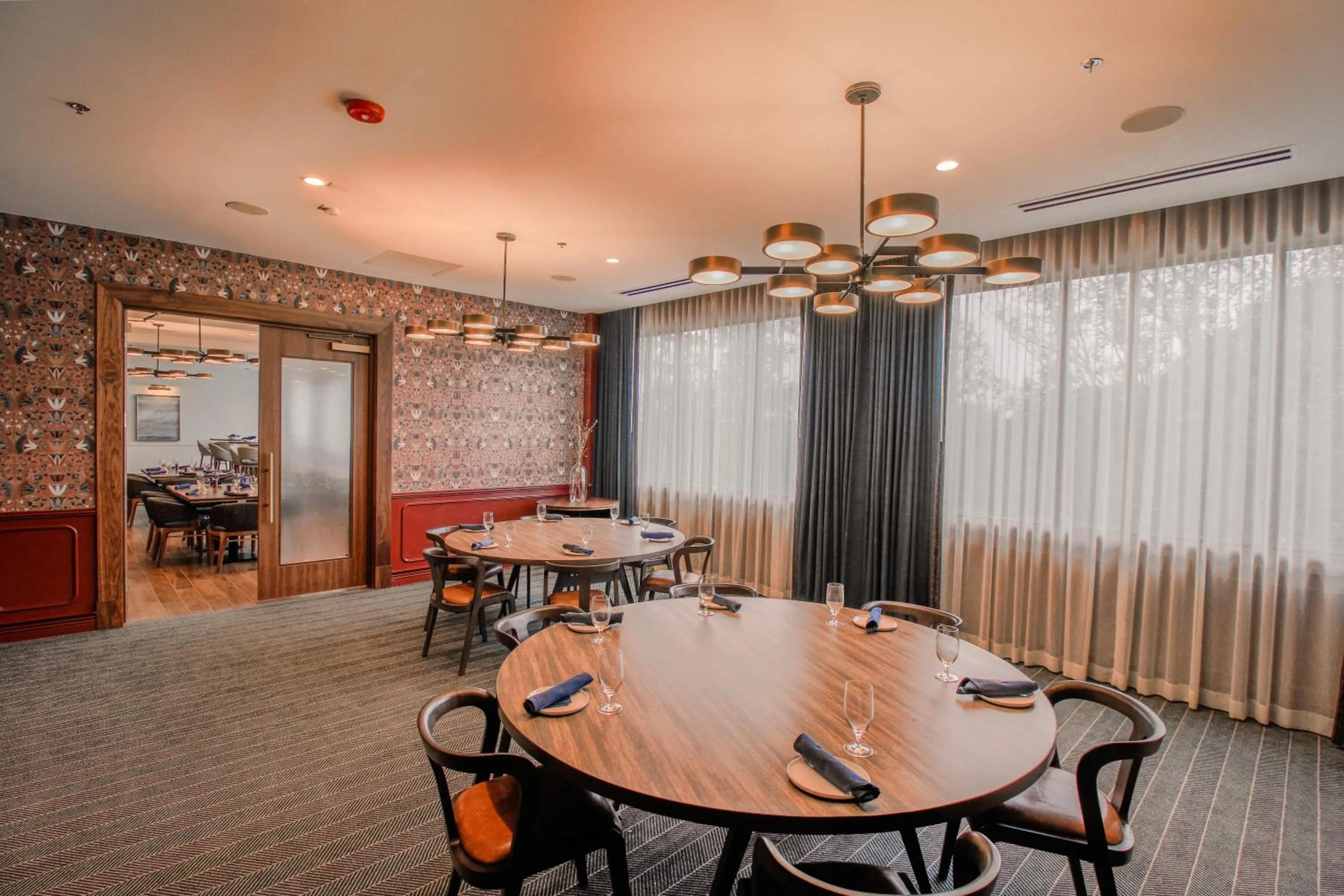 Restaurant/places to eat in Doubletree By Hilton Clarksville Riverview