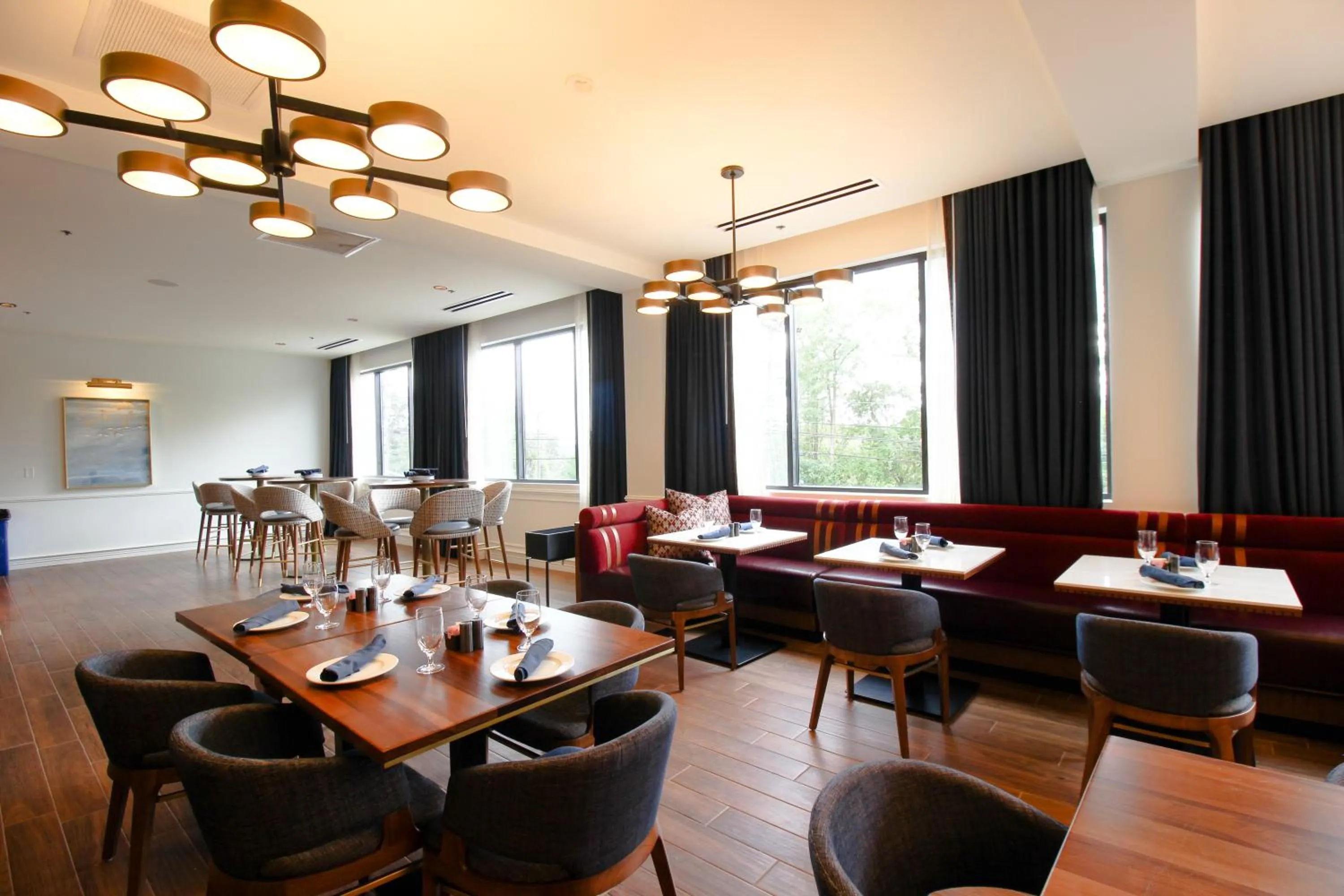 Restaurant/places to eat in Doubletree By Hilton Clarksville Riverview