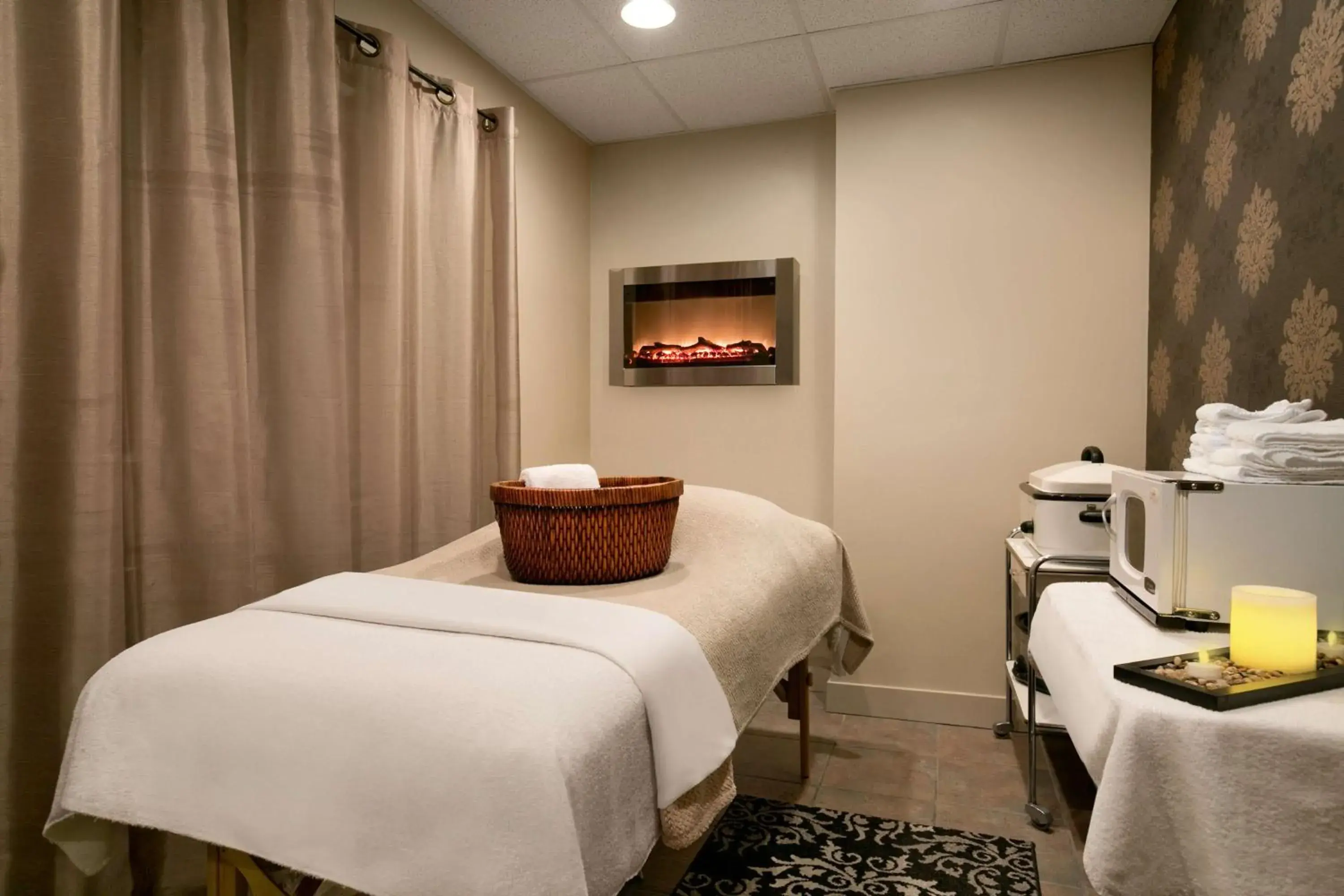 Spa and wellness centre/facilities, Bed in Coast Prince George Hotel by APA Spa and wellness centre/facilities, Bed in Coast Prince George Hotel by APA