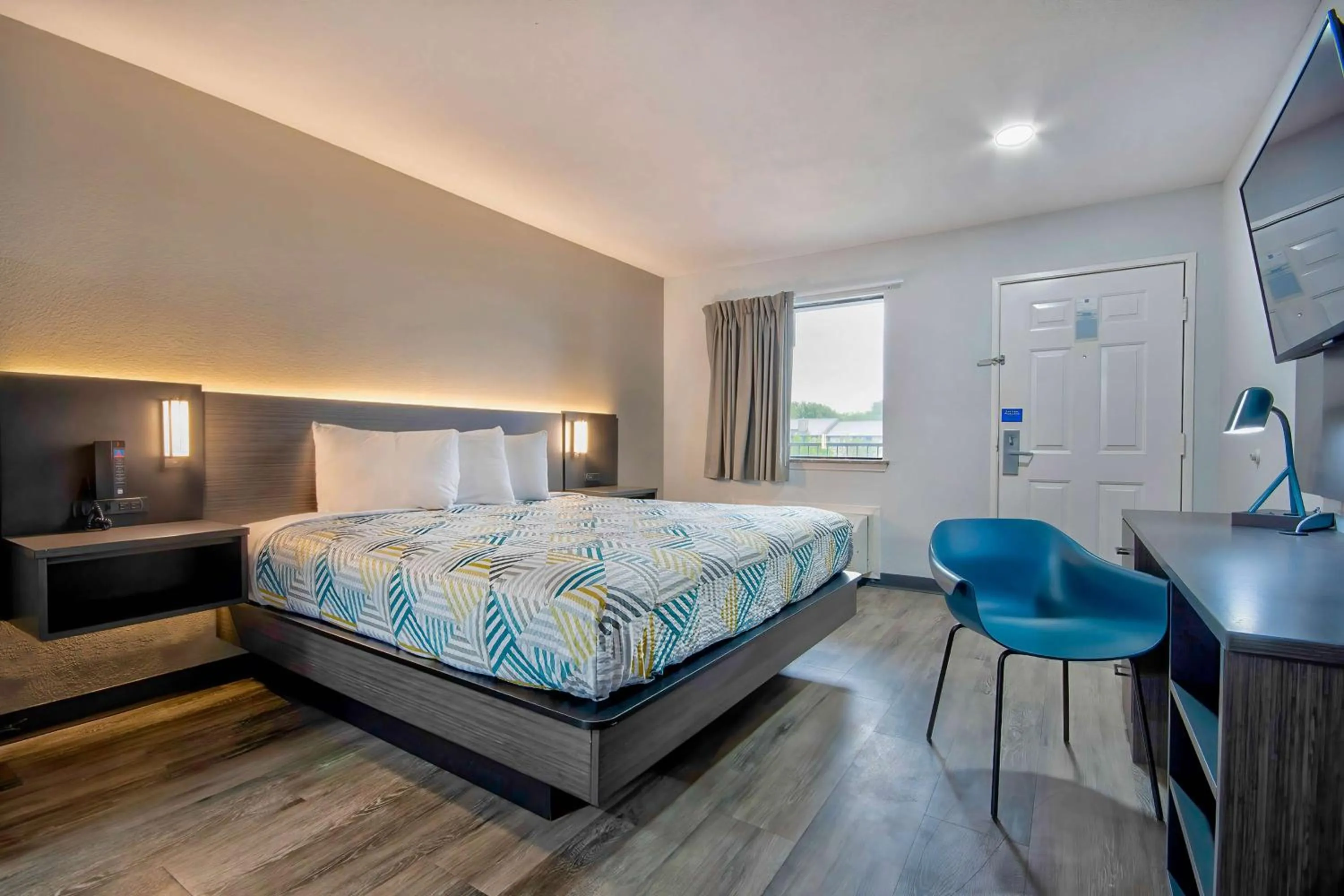 Bedroom, Bed in Studio 6 - Texas City, TX